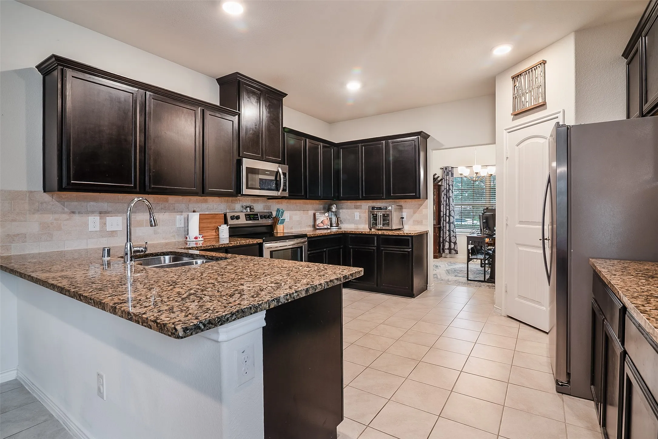 Single Family Residence For Sale in Grayson County , 1733 Beasley Street, Van Alstyne, Texas 75495, 4 Bedroom, 3 Bathroom, 2 Garage spaces, 2,983 Sqft, built in 2018, mls#21301978, Real Estate Agent in Van Alstyne, Homes For Sale in Grayson county, Homes For Sale in Van Alstyne, Realtor in Van Alstyne Texas, Real Estate Brokerage Independent Realty Texas, Luminita Cordes Realtor