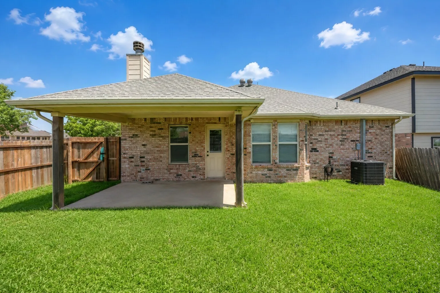 Single Family Residence For Rent in Tarrant County , 10061 Pronghorn Lane, Fort Worth, Texas 76108, 3 Bedrooms, 2 Bathrooms, 2 Garage spaces, 1,694 Sqft, built in 2008, Price $1,995, mls#21279320, Real Estate Agent in Fort Worth, Homes For Rent in Tarrant county, Homes For Rent in Fort Worth, Realtor in Fort Worth Texas, Real Estate Brokerage Independent Realty Texas, Luminita Cordes Realtor