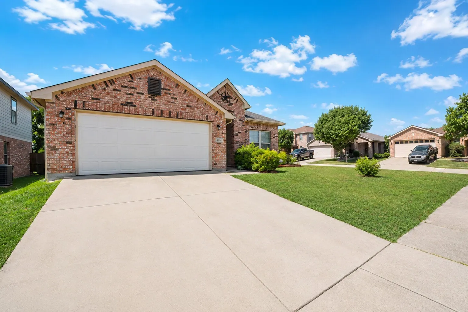 Single Family Residence For Rent in Tarrant County , 10061 Pronghorn Lane, Fort Worth, Texas 76108, 3 Bedrooms, 2 Bathrooms, 2 Garage spaces, 1,694 Sqft, built in 2008, Price $1,995, mls#21279320, Real Estate Agent in Fort Worth, Homes For Rent in Tarrant county, Homes For Rent in Fort Worth, Realtor in Fort Worth Texas, Real Estate Brokerage Independent Realty Texas, Luminita Cordes Realtor