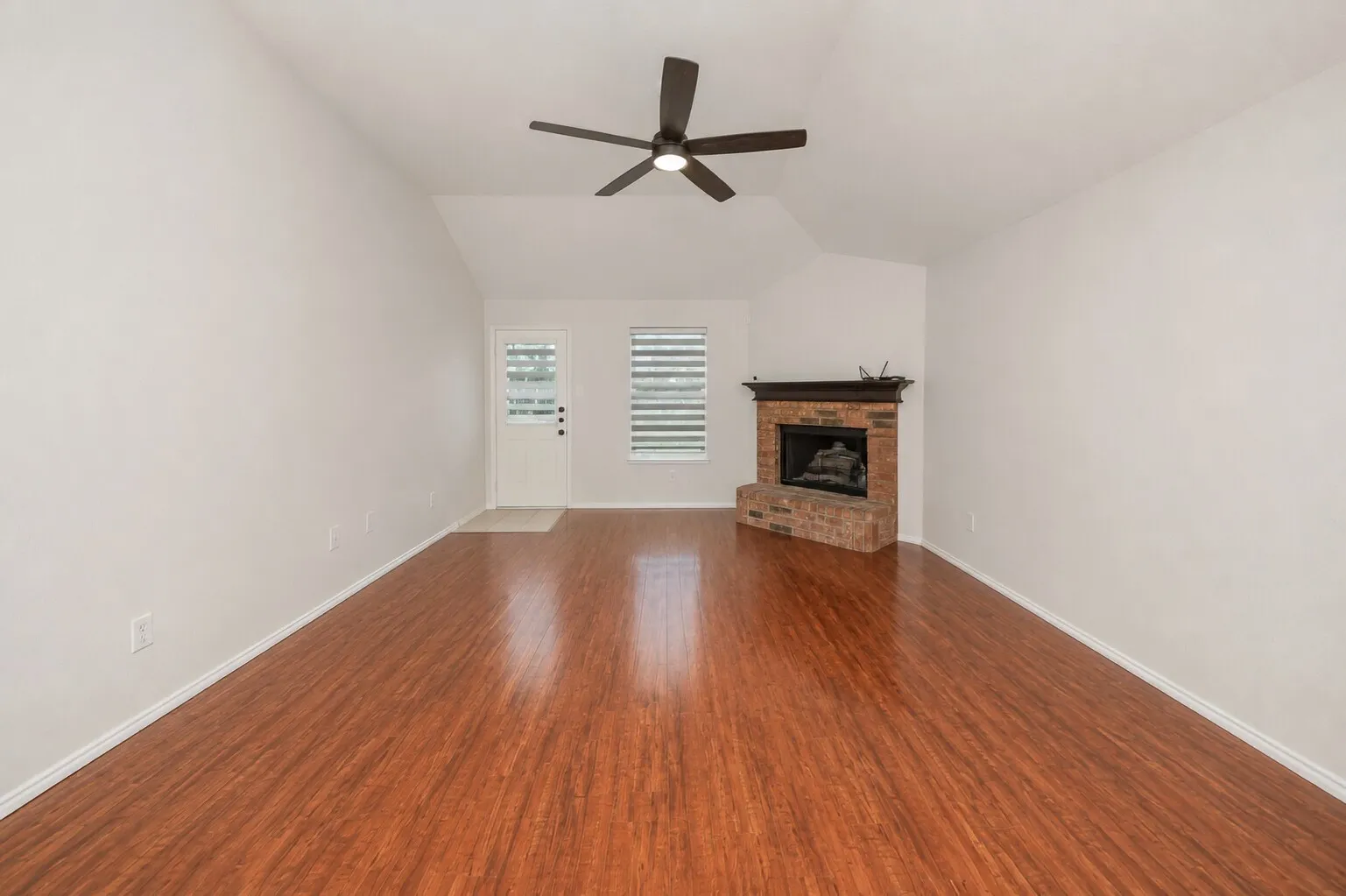Single Family Residence For Rent in Tarrant County , 10061 Pronghorn Lane, Fort Worth, Texas 76108, 3 Bedrooms, 2 Bathrooms, 2 Garage spaces, 1,694 Sqft, built in 2008, Price $1,995, mls#21279320, Real Estate Agent in Fort Worth, Homes For Rent in Tarrant county, Homes For Rent in Fort Worth, Realtor in Fort Worth Texas, Real Estate Brokerage Independent Realty Texas, Luminita Cordes Realtor