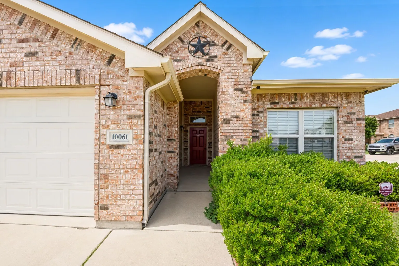 Single Family Residence For Rent in Tarrant County , 10061 Pronghorn Lane, Fort Worth, Texas 76108, 3 Bedrooms, 2 Bathrooms, 2 Garage spaces, 1,694 Sqft, built in 2008, Price $1,995, mls#21279320, Real Estate Agent in Fort Worth, Homes For Rent in Tarrant county, Homes For Rent in Fort Worth, Realtor in Fort Worth Texas, Real Estate Brokerage Independent Realty Texas, Luminita Cordes Realtor