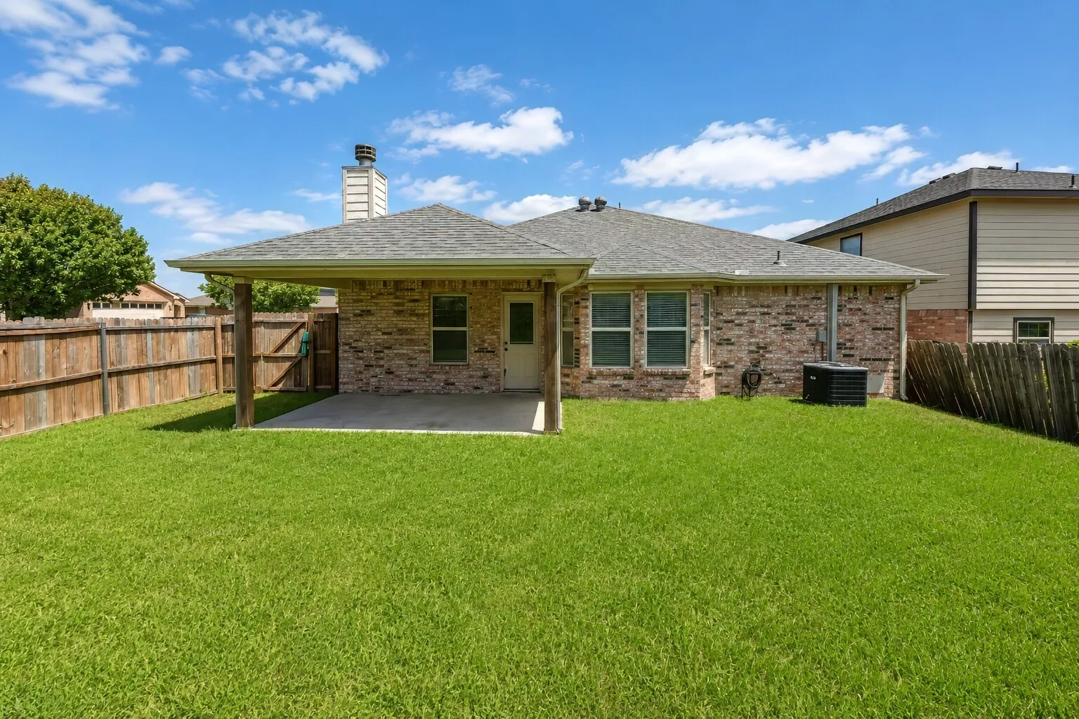 Single Family Residence For Rent in Tarrant County , 10061 Pronghorn Lane, Fort Worth, Texas 76108, 3 Bedrooms, 2 Bathrooms, 2 Garage spaces, 1,694 Sqft, built in 2008, Price $1,995, mls#21279320, Real Estate Agent in Fort Worth, Homes For Rent in Tarrant county, Homes For Rent in Fort Worth, Realtor in Fort Worth Texas, Real Estate Brokerage Independent Realty Texas, Luminita Cordes Realtor