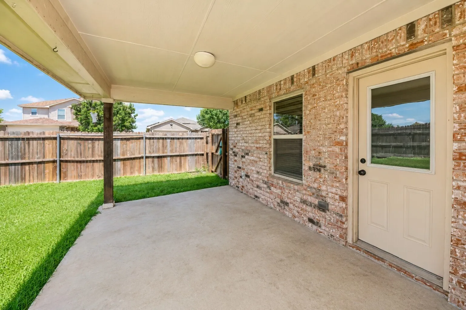 Single Family Residence For Rent in Tarrant County , 10061 Pronghorn Lane, Fort Worth, Texas 76108, 3 Bedrooms, 2 Bathrooms, 2 Garage spaces, 1,694 Sqft, built in 2008, Price $1,995, mls#21279320, Real Estate Agent in Fort Worth, Homes For Rent in Tarrant county, Homes For Rent in Fort Worth, Realtor in Fort Worth Texas, Real Estate Brokerage Independent Realty Texas, Luminita Cordes Realtor
