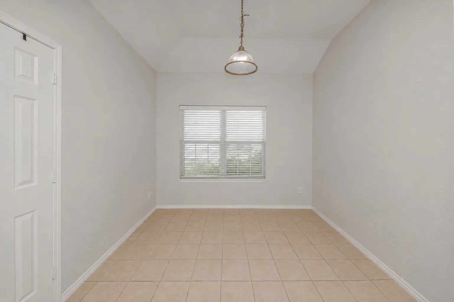 Single Family Residence For Rent in Tarrant County , 10061 Pronghorn Lane, Fort Worth, Texas 76108, 3 Bedrooms, 2 Bathrooms, 2 Garage spaces, 1,694 Sqft, built in 2008, Price $1,995, mls#21279320, Real Estate Agent in Fort Worth, Homes For Rent in Tarrant county, Homes For Rent in Fort Worth, Realtor in Fort Worth Texas, Real Estate Brokerage Independent Realty Texas, Luminita Cordes Realtor