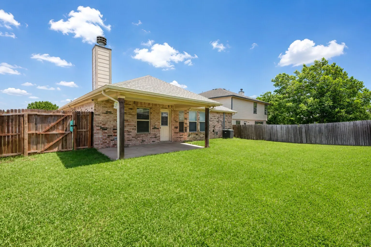 Single Family Residence For Rent in Tarrant County , 10061 Pronghorn Lane, Fort Worth, Texas 76108, 3 Bedrooms, 2 Bathrooms, 2 Garage spaces, 1,694 Sqft, built in 2008, Price $1,995, mls#21279320, Real Estate Agent in Fort Worth, Homes For Rent in Tarrant county, Homes For Rent in Fort Worth, Realtor in Fort Worth Texas, Real Estate Brokerage Independent Realty Texas, Luminita Cordes Realtor