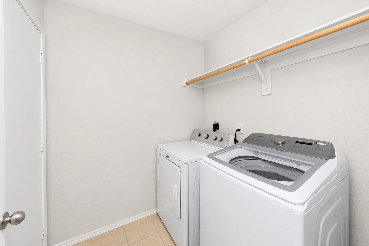 Single Family Residence For Rent in Tarrant County , 10061 Pronghorn Lane, Fort Worth, Texas 76108, 3 Bedrooms, 2 Bathrooms, 2 Garage spaces, 1,694 Sqft, built in 2008, Price $1,995, mls#21279320, Real Estate Agent in Fort Worth, Homes For Rent in Tarrant county, Homes For Rent in Fort Worth, Realtor in Fort Worth Texas, Real Estate Brokerage Independent Realty Texas, Luminita Cordes Realtor