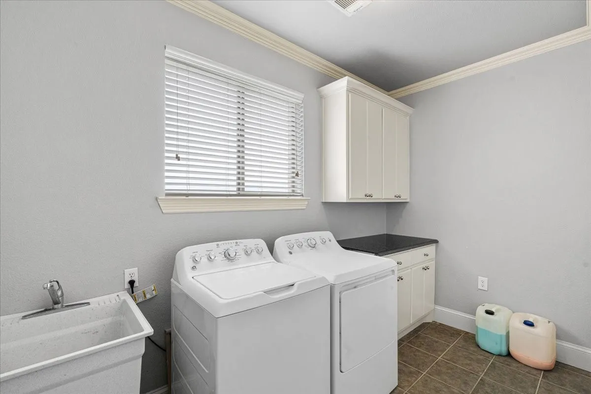 Single Family Residence For Sale in Ellis County , 3795 Fm 66, Waxahachie, Texas 75167, 5 Bedroom, 5 Bathroom, 2 Garage spaces, 4,123 Sqft, built in 2005, mls#21290485, Real Estate Agent in Waxahachie, Homes For Sale in Ellis county, Homes For Sale in Waxahachie, Realtor in Waxahachie Texas, Real Estate Brokerage Independent Realty Texas, Luminita Cordes Realtor