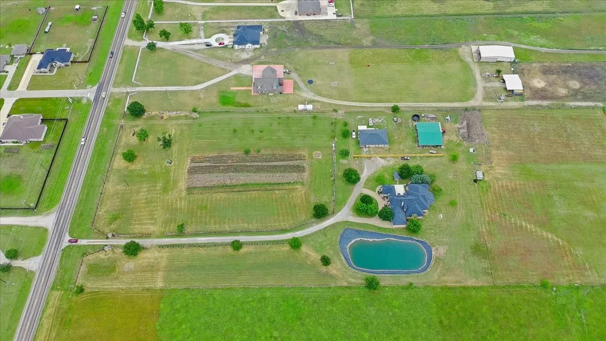 Single Family Residence For Sale in Ellis County , 3795 Fm 66, Waxahachie, Texas 75167, 5 Bedroom, 5 Bathroom, 2 Garage spaces, 4,123 Sqft, built in 2005, mls#21290485, Real Estate Agent in Waxahachie, Homes For Sale in Ellis county, Homes For Sale in Waxahachie, Realtor in Waxahachie Texas, Real Estate Brokerage Independent Realty Texas, Luminita Cordes Realtor