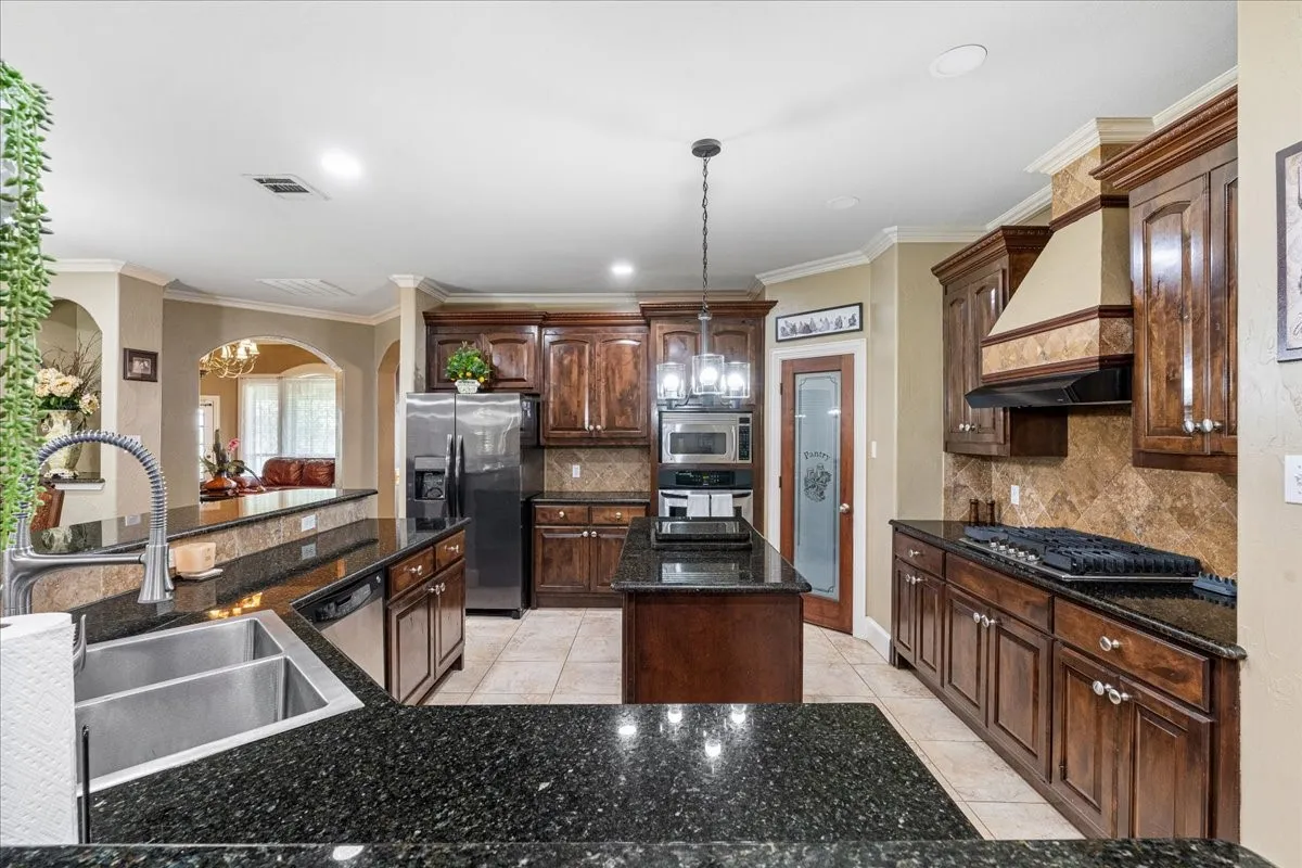 Single Family Residence For Sale in Ellis County , 3795 Fm 66, Waxahachie, Texas 75167, 5 Bedroom, 5 Bathroom, 2 Garage spaces, 4,123 Sqft, built in 2005, mls#21290485, Real Estate Agent in Waxahachie, Homes For Sale in Ellis county, Homes For Sale in Waxahachie, Realtor in Waxahachie Texas, Real Estate Brokerage Independent Realty Texas, Luminita Cordes Realtor