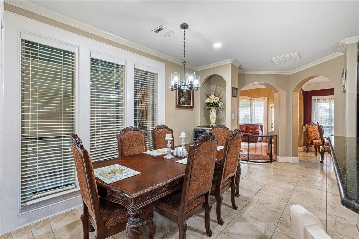 breakfast area off kitchen