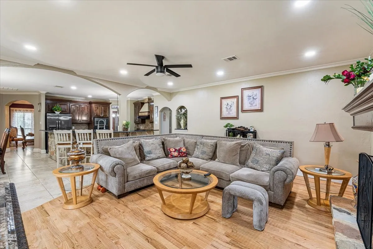 Single Family Residence For Sale in Ellis County , 3795 Fm 66, Waxahachie, Texas 75167, 5 Bedroom, 5 Bathroom, 2 Garage spaces, 4,123 Sqft, built in 2005, mls#21290485, Real Estate Agent in Waxahachie, Homes For Sale in Ellis county, Homes For Sale in Waxahachie, Realtor in Waxahachie Texas, Real Estate Brokerage Independent Realty Texas, Luminita Cordes Realtor