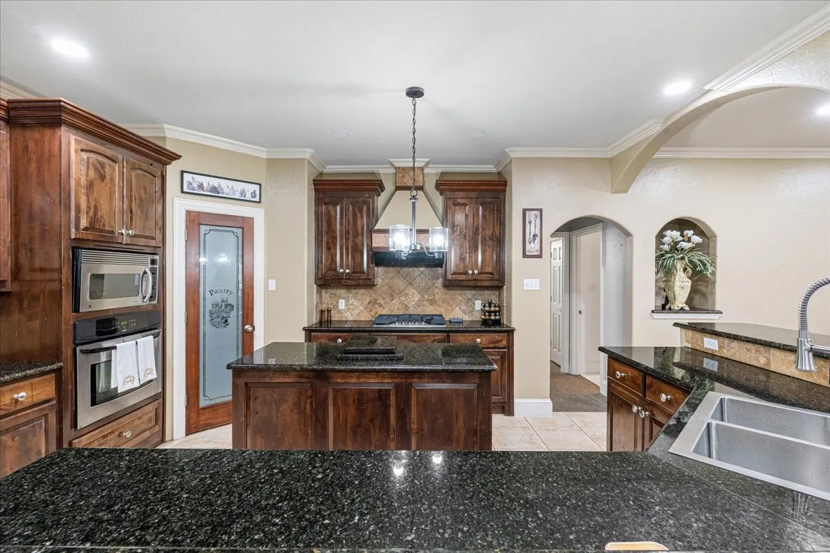 Single Family Residence For Sale in Ellis County , 3795 Fm 66, Waxahachie, Texas 75167, 5 Bedroom, 5 Bathroom, 2 Garage spaces, 4,123 Sqft, built in 2005, mls#21290485, Real Estate Agent in Waxahachie, Homes For Sale in Ellis county, Homes For Sale in Waxahachie, Realtor in Waxahachie Texas, Real Estate Brokerage Independent Realty Texas, Luminita Cordes Realtor
