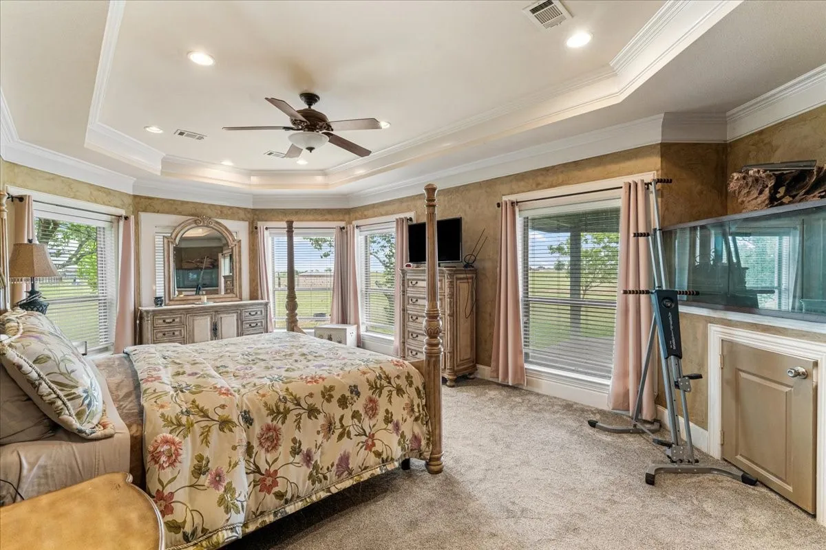 master bedroomh built in fish aquarium