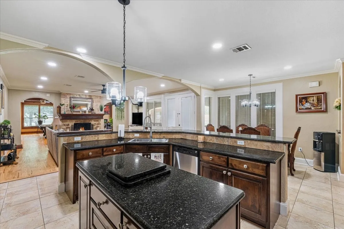 Single Family Residence For Sale in Ellis County , 3795 Fm 66, Waxahachie, Texas 75167, 5 Bedroom, 5 Bathroom, 2 Garage spaces, 4,123 Sqft, built in 2005, mls#21290485, Real Estate Agent in Waxahachie, Homes For Sale in Ellis county, Homes For Sale in Waxahachie, Realtor in Waxahachie Texas, Real Estate Brokerage Independent Realty Texas, Luminita Cordes Realtor