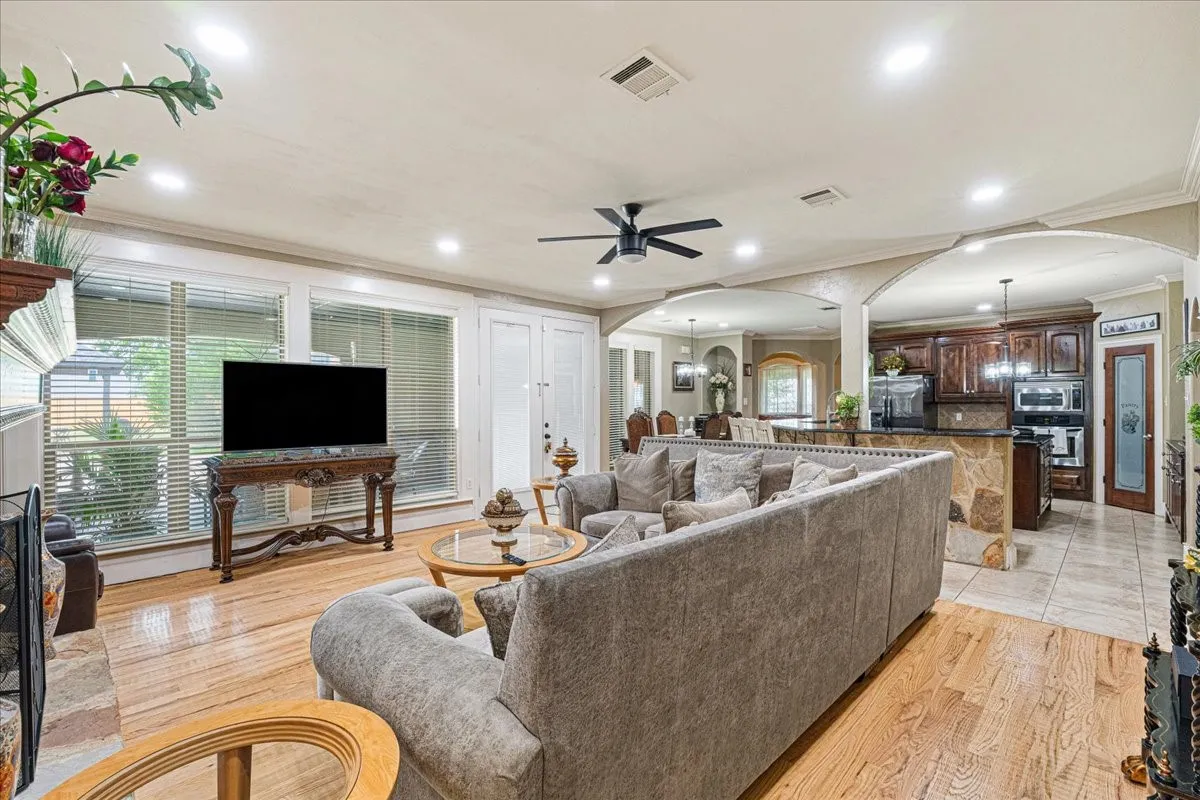 Single Family Residence For Sale in Ellis County , 3795 Fm 66, Waxahachie, Texas 75167, 5 Bedroom, 5 Bathroom, 2 Garage spaces, 4,123 Sqft, built in 2005, mls#21290485, Real Estate Agent in Waxahachie, Homes For Sale in Ellis county, Homes For Sale in Waxahachie, Realtor in Waxahachie Texas, Real Estate Brokerage Independent Realty Texas, Luminita Cordes Realtor