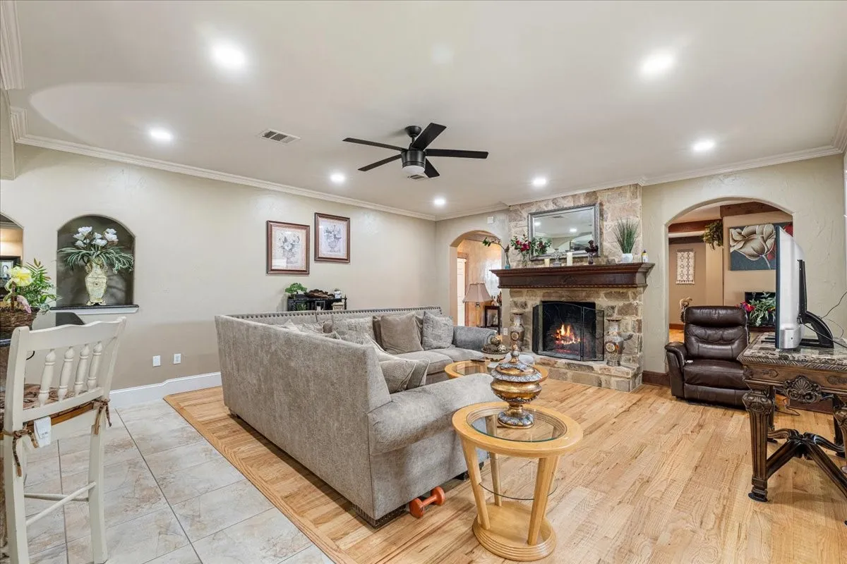 Single Family Residence For Sale in Ellis County , 3795 Fm 66, Waxahachie, Texas 75167, 5 Bedroom, 5 Bathroom, 2 Garage spaces, 4,123 Sqft, built in 2005, mls#21290485, Real Estate Agent in Waxahachie, Homes For Sale in Ellis county, Homes For Sale in Waxahachie, Realtor in Waxahachie Texas, Real Estate Brokerage Independent Realty Texas, Luminita Cordes Realtor