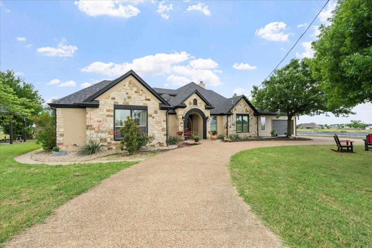 Single Family Residence For Sale in Ellis County , 3795 Fm 66, Waxahachie, Texas 75167, 5 Bedroom, 5 Bathroom, 2 Garage spaces, 4,123 Sqft, built in 2005, mls#21290485, Real Estate Agent in Waxahachie, Homes For Sale in Ellis county, Homes For Sale in Waxahachie, Realtor in Waxahachie Texas, Real Estate Brokerage Independent Realty Texas, Luminita Cordes Realtor