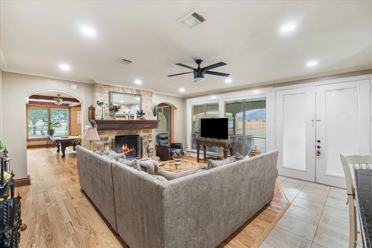 Single Family Residence For Sale in Ellis County , 3795 Fm 66, Waxahachie, Texas 75167, 5 Bedroom, 5 Bathroom, 2 Garage spaces, 4,123 Sqft, built in 2005, mls#21290485, Real Estate Agent in Waxahachie, Homes For Sale in Ellis county, Homes For Sale in Waxahachie, Realtor in Waxahachie Texas, Real Estate Brokerage Independent Realty Texas, Luminita Cordes Realtor