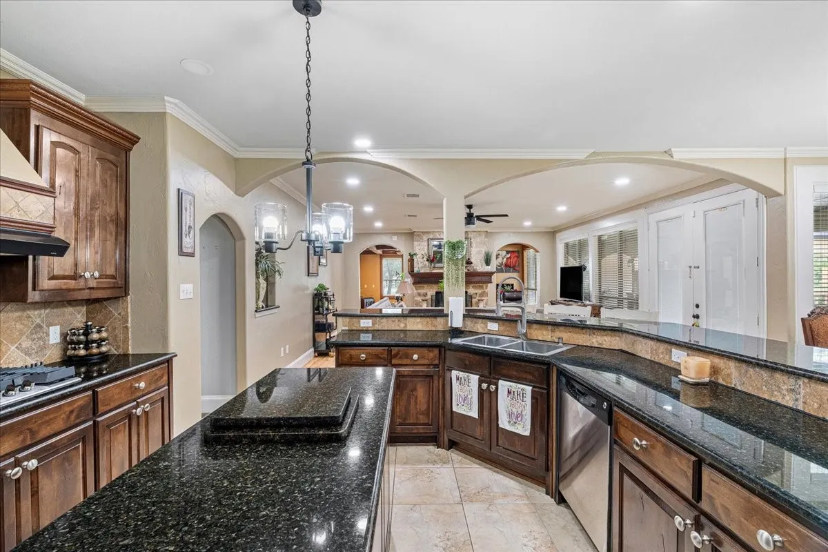 Single Family Residence For Sale in Ellis County , 3795 Fm 66, Waxahachie, Texas 75167, 5 Bedroom, 5 Bathroom, 2 Garage spaces, 4,123 Sqft, built in 2005, mls#21290485, Real Estate Agent in Waxahachie, Homes For Sale in Ellis county, Homes For Sale in Waxahachie, Realtor in Waxahachie Texas, Real Estate Brokerage Independent Realty Texas, Luminita Cordes Realtor