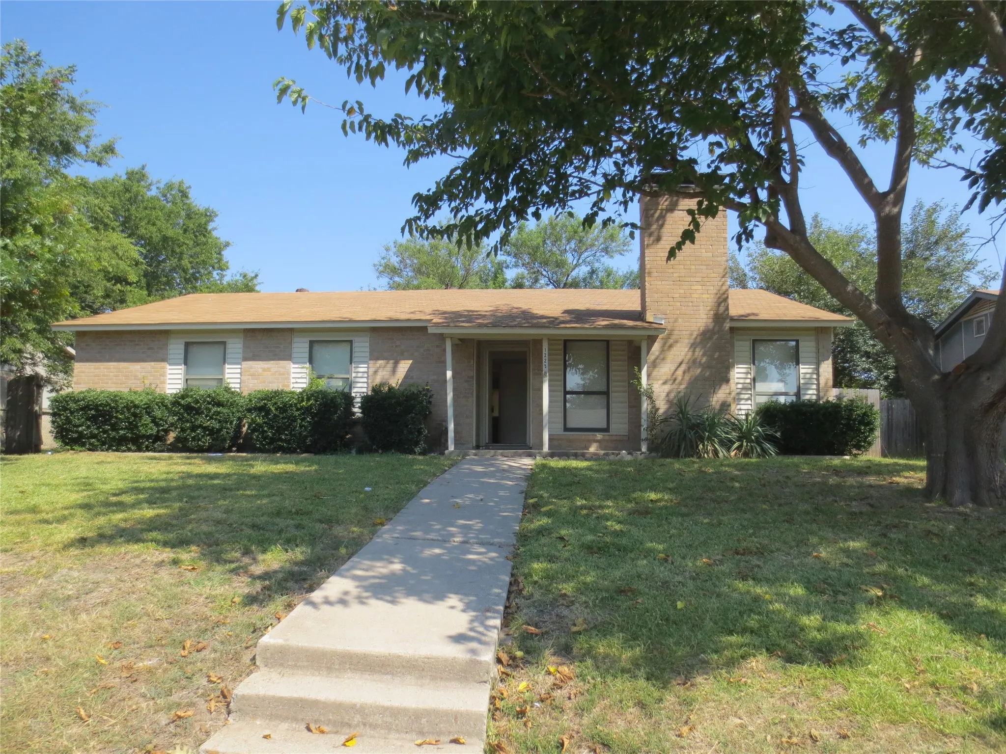 Single Family Residence For Rent in Dallas County , 1225 Oakbluff Drive, Lancaster, Texas 75146, 3 Bedroom, 2 Bathroom, 2 Garage spaces, 1,335 Sqft, built in 1978, mls#21302226, Real Estate Agent in Lancaster, Homes For Rent in Dallas county, Homes For Rent in Lancaster, Realtor in Lancaster Texas, Real Estate Brokerage Independent Realty Texas, Luminita Cordes Realtor