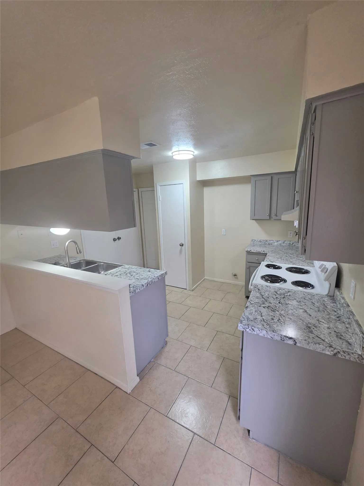 Single Family Residence For Rent in Dallas County , 1225 Oakbluff Drive, Lancaster, Texas 75146, 3 Bedroom, 2 Bathroom, 2 Garage spaces, 1,335 Sqft, built in 1978, mls#21302226, Real Estate Agent in Lancaster, Homes For Rent in Dallas county, Homes For Rent in Lancaster, Realtor in Lancaster Texas, Real Estate Brokerage Independent Realty Texas, Luminita Cordes Realtor