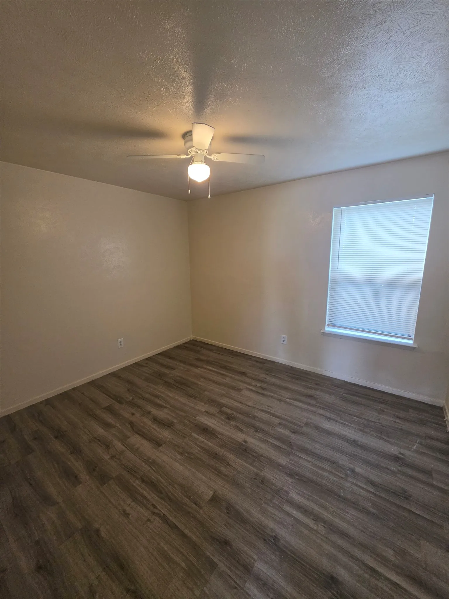 Single Family Residence For Rent in Dallas County , 1225 Oakbluff Drive, Lancaster, Texas 75146, 3 Bedroom, 2 Bathroom, 2 Garage spaces, 1,335 Sqft, built in 1978, mls#21302226, Real Estate Agent in Lancaster, Homes For Rent in Dallas county, Homes For Rent in Lancaster, Realtor in Lancaster Texas, Real Estate Brokerage Independent Realty Texas, Luminita Cordes Realtor