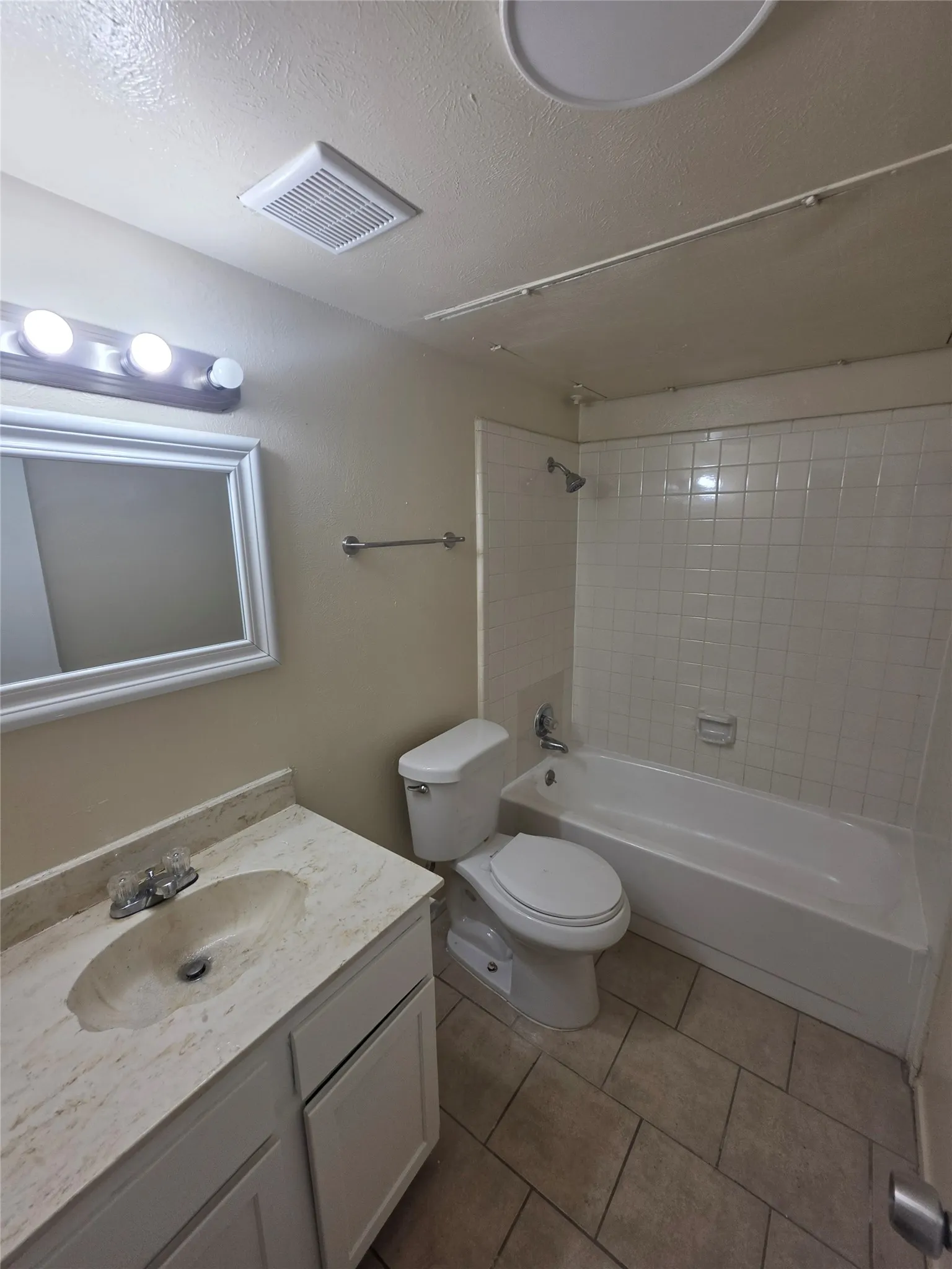 Single Family Residence For Rent in Dallas County , 1225 Oakbluff Drive, Lancaster, Texas 75146, 3 Bedroom, 2 Bathroom, 2 Garage spaces, 1,335 Sqft, built in 1978, mls#21302226, Real Estate Agent in Lancaster, Homes For Rent in Dallas county, Homes For Rent in Lancaster, Realtor in Lancaster Texas, Real Estate Brokerage Independent Realty Texas, Luminita Cordes Realtor