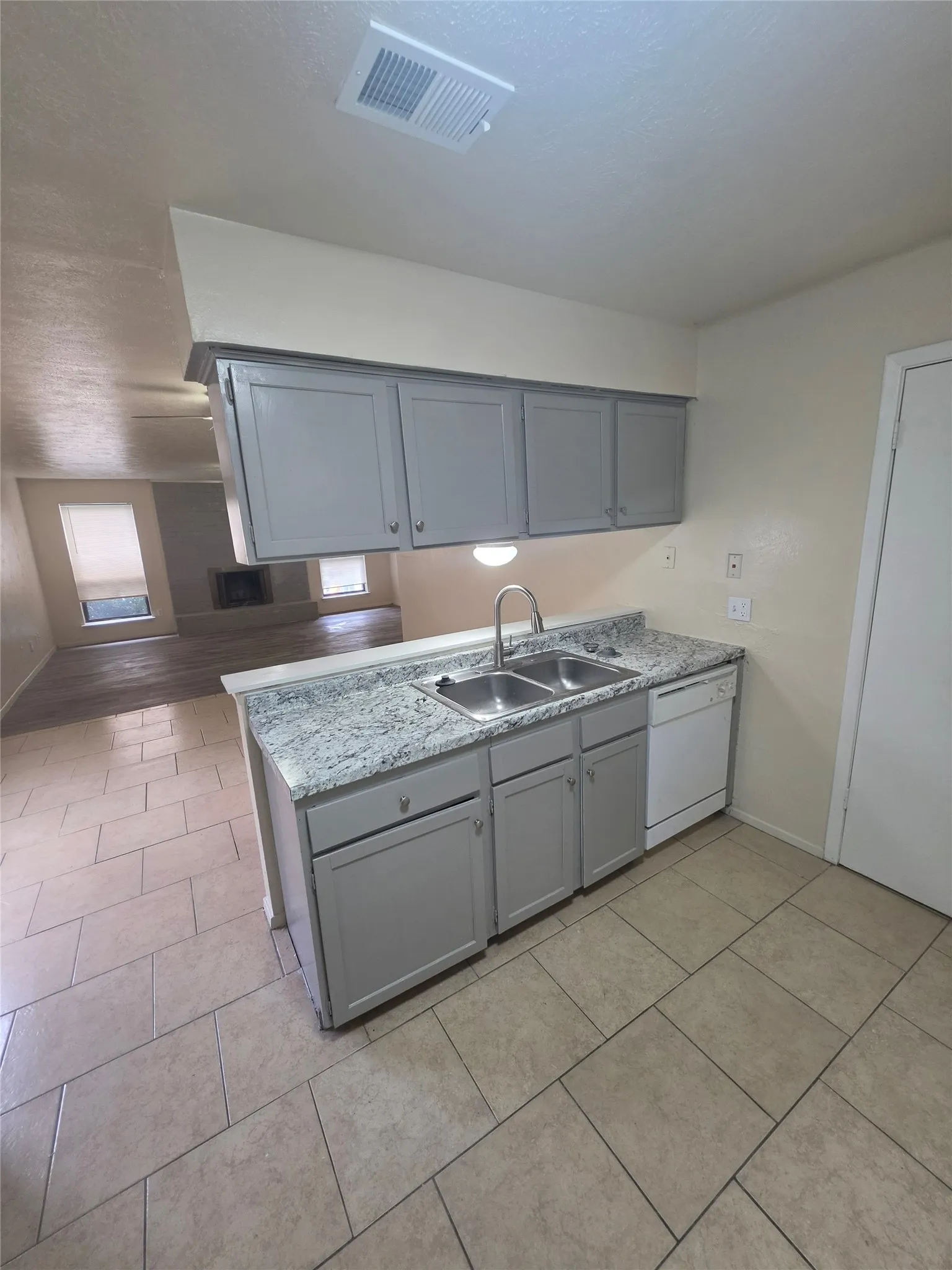 Single Family Residence For Rent in Dallas County , 1225 Oakbluff Drive, Lancaster, Texas 75146, 3 Bedroom, 2 Bathroom, 2 Garage spaces, 1,335 Sqft, built in 1978, mls#21302226, Real Estate Agent in Lancaster, Homes For Rent in Dallas county, Homes For Rent in Lancaster, Realtor in Lancaster Texas, Real Estate Brokerage Independent Realty Texas, Luminita Cordes Realtor