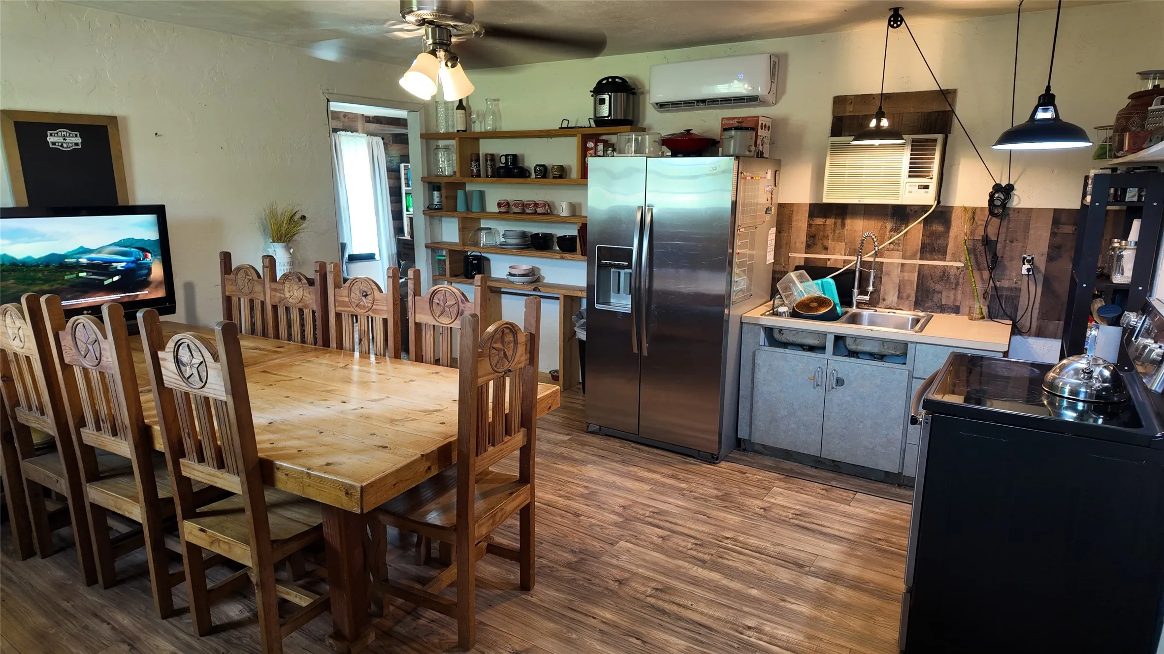 Single Family Residence For Sale in Kaufman County , 6709 Sue Ann Lane, Terrell, Texas 75161, 2 Bedroom, 1 Bathroom, Garage spaces, 879 Sqft, built in 2012, mls#21290790, Real Estate Agent in Terrell, Homes For Sale in Kaufman county, Homes For Sale in Terrell, Realtor in Terrell Texas, Real Estate Brokerage Independent Realty Texas, Luminita Cordes Realtor