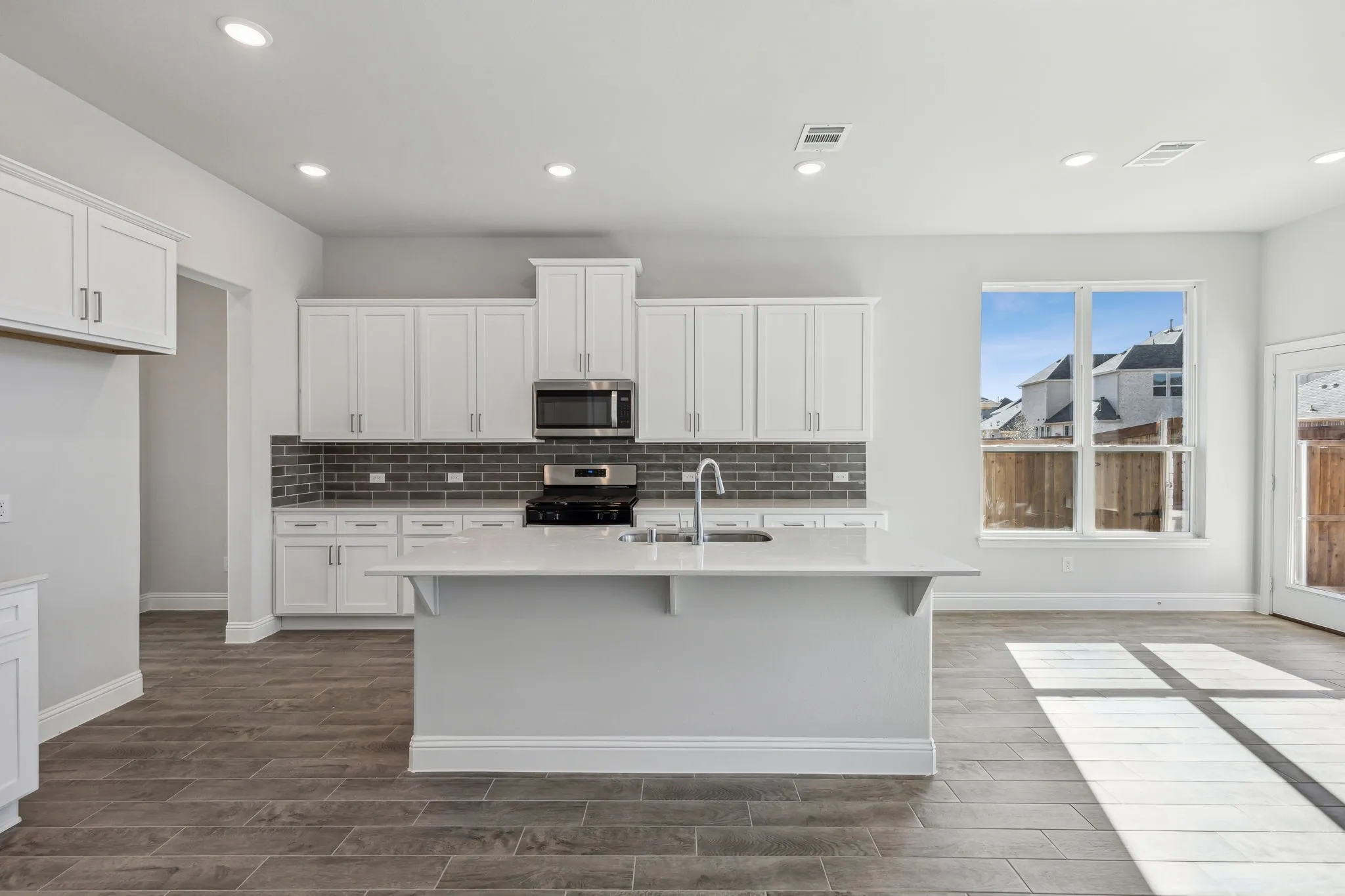 Single Family Residence For Sale in Collin County , 609 Amenduni Lane, Anna, Texas 75409, 5 Bedroom, 5 Bathroom, 2 Garage spaces, 3,503 Sqft, built in 2023, mls#21302259, Real Estate Agent in Anna, Homes For Sale in Collin county, Homes For Sale in Anna, Realtor in Anna Texas, Real Estate Brokerage Independent Realty Texas, Luminita Cordes Realtor