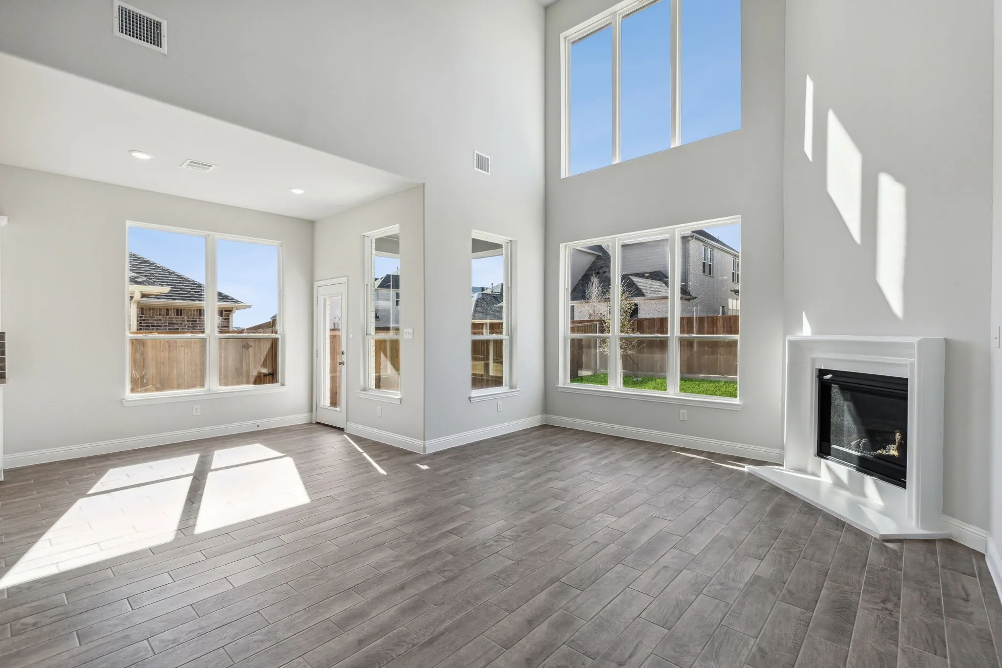 Single Family Residence For Sale in Collin County , 609 Amenduni Lane, Anna, Texas 75409, 5 Bedroom, 5 Bathroom, 2 Garage spaces, 3,503 Sqft, built in 2023, mls#21302259, Real Estate Agent in Anna, Homes For Sale in Collin county, Homes For Sale in Anna, Realtor in Anna Texas, Real Estate Brokerage Independent Realty Texas, Luminita Cordes Realtor