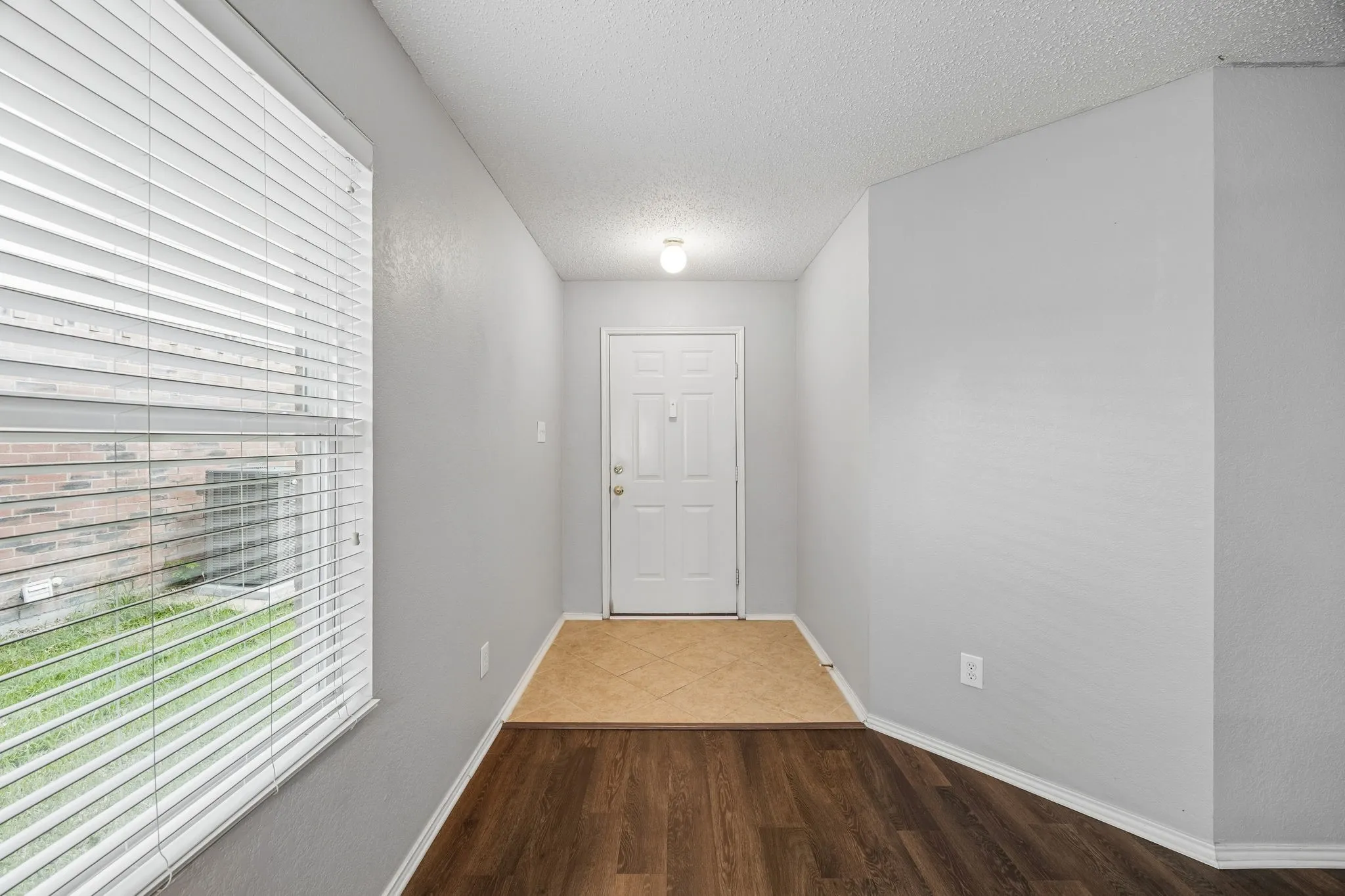 Single Family Residence For Sale in Tarrant County , 5441 Camarillo Drive, Fort Worth, Texas 76244, 3 Bedroom, 2 Bathroom, 2 Garage spaces, 1,519 Sqft, built in 2002, mls#21300354, Real Estate Agent in Fort Worth, Homes For Sale in Tarrant county, Homes For Sale in Fort Worth, Realtor in Fort Worth Texas, Real Estate Brokerage Independent Realty Texas, Luminita Cordes Realtor