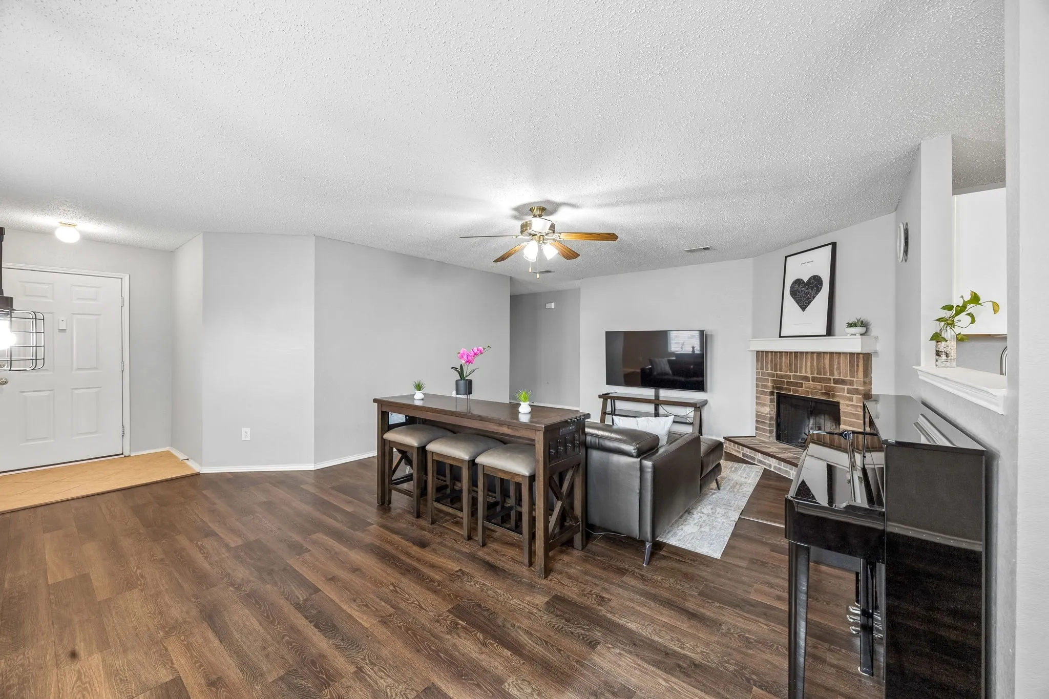 Single Family Residence For Sale in Tarrant County , 5441 Camarillo Drive, Fort Worth, Texas 76244, 3 Bedroom, 2 Bathroom, 2 Garage spaces, 1,519 Sqft, built in 2002, mls#21300354, Real Estate Agent in Fort Worth, Homes For Sale in Tarrant county, Homes For Sale in Fort Worth, Realtor in Fort Worth Texas, Real Estate Brokerage Independent Realty Texas, Luminita Cordes Realtor