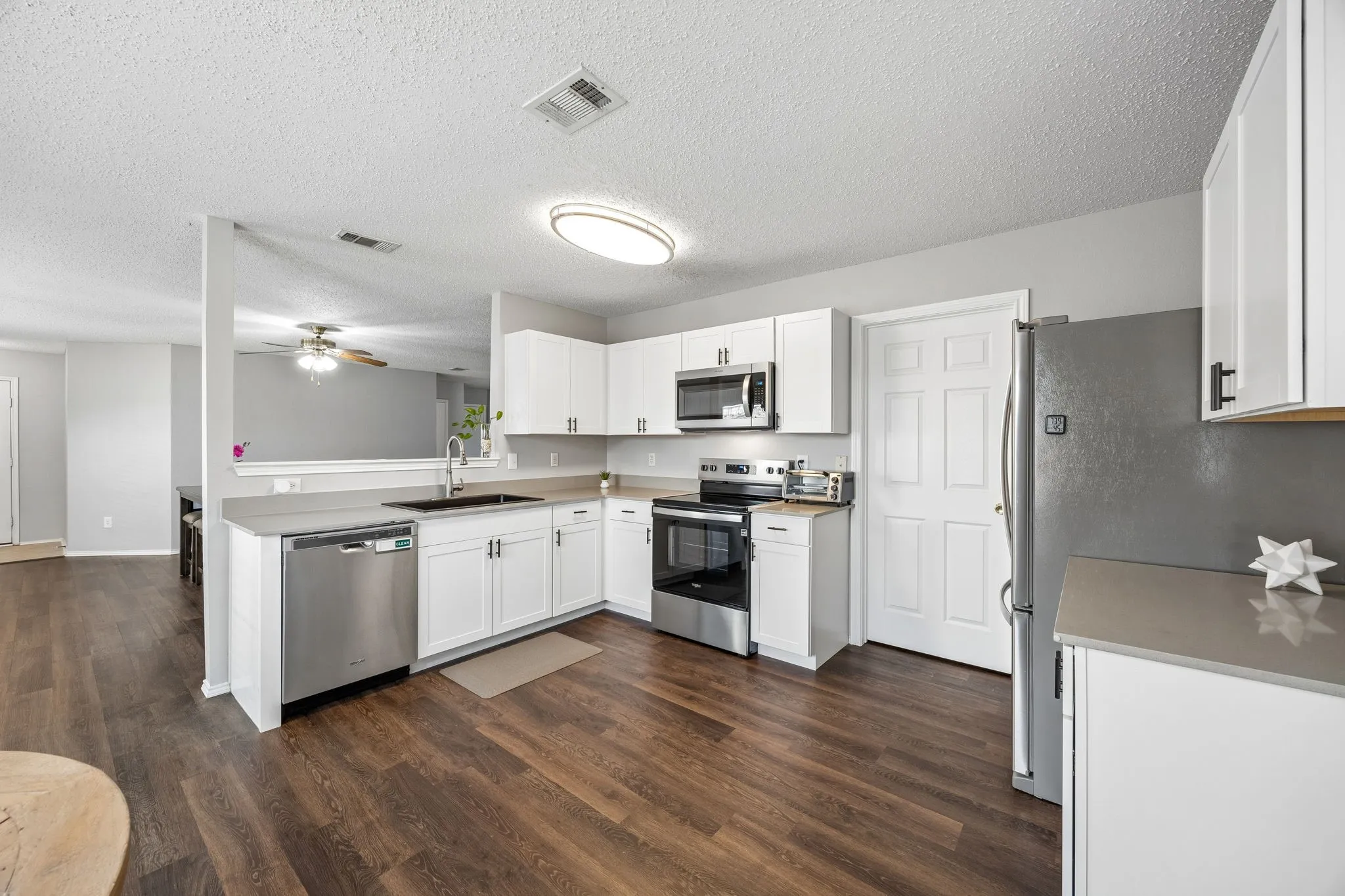 Single Family Residence For Sale in Tarrant County , 5441 Camarillo Drive, Fort Worth, Texas 76244, 3 Bedroom, 2 Bathroom, 2 Garage spaces, 1,519 Sqft, built in 2002, mls#21300354, Real Estate Agent in Fort Worth, Homes For Sale in Tarrant county, Homes For Sale in Fort Worth, Realtor in Fort Worth Texas, Real Estate Brokerage Independent Realty Texas, Luminita Cordes Realtor
