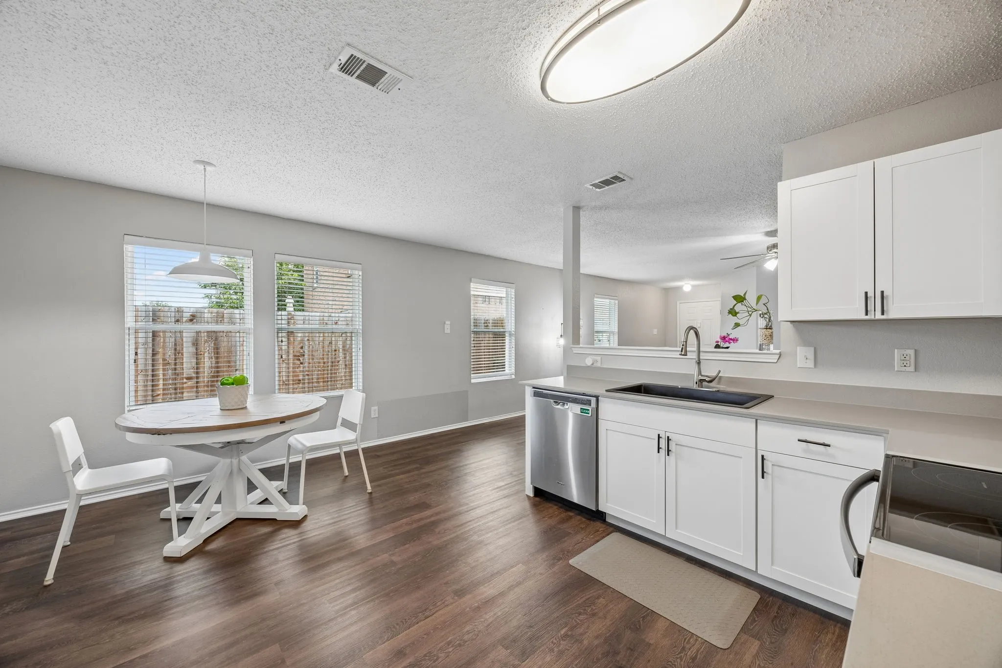 Single Family Residence For Sale in Tarrant County , 5441 Camarillo Drive, Fort Worth, Texas 76244, 3 Bedroom, 2 Bathroom, 2 Garage spaces, 1,519 Sqft, built in 2002, mls#21300354, Real Estate Agent in Fort Worth, Homes For Sale in Tarrant county, Homes For Sale in Fort Worth, Realtor in Fort Worth Texas, Real Estate Brokerage Independent Realty Texas, Luminita Cordes Realtor