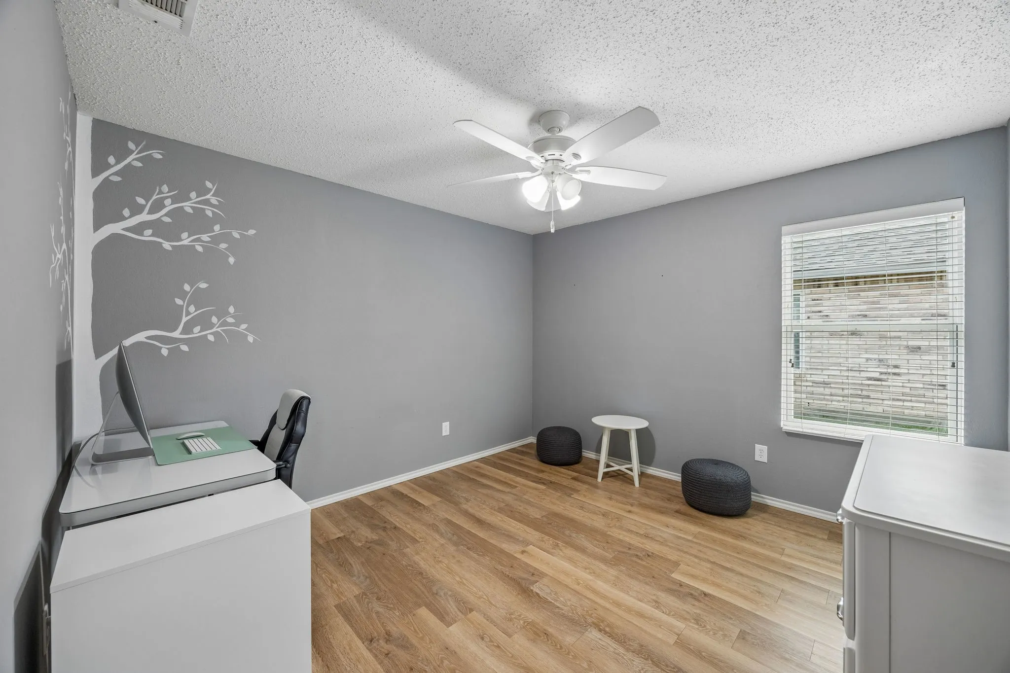 Single Family Residence For Sale in Tarrant County , 5441 Camarillo Drive, Fort Worth, Texas 76244, 3 Bedroom, 2 Bathroom, 2 Garage spaces, 1,519 Sqft, built in 2002, mls#21300354, Real Estate Agent in Fort Worth, Homes For Sale in Tarrant county, Homes For Sale in Fort Worth, Realtor in Fort Worth Texas, Real Estate Brokerage Independent Realty Texas, Luminita Cordes Realtor