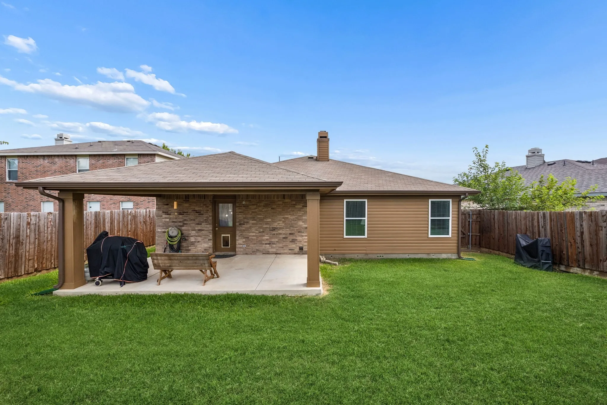Single Family Residence For Sale in Tarrant County , 5441 Camarillo Drive, Fort Worth, Texas 76244, 3 Bedroom, 2 Bathroom, 2 Garage spaces, 1,519 Sqft, built in 2002, mls#21300354, Real Estate Agent in Fort Worth, Homes For Sale in Tarrant county, Homes For Sale in Fort Worth, Realtor in Fort Worth Texas, Real Estate Brokerage Independent Realty Texas, Luminita Cordes Realtor
