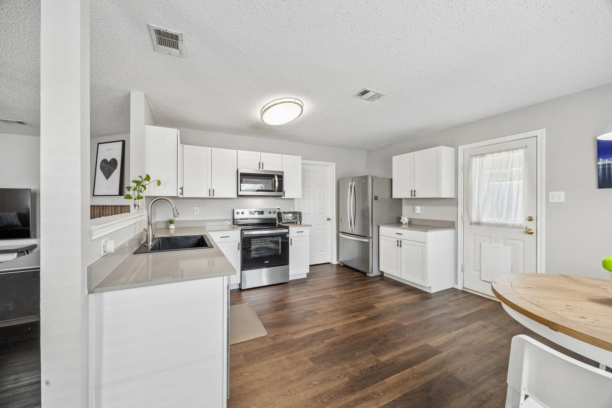 Single Family Residence For Sale in Tarrant County , 5441 Camarillo Drive, Fort Worth, Texas 76244, 3 Bedroom, 2 Bathroom, 2 Garage spaces, 1,519 Sqft, built in 2002, mls#21300354, Real Estate Agent in Fort Worth, Homes For Sale in Tarrant county, Homes For Sale in Fort Worth, Realtor in Fort Worth Texas, Real Estate Brokerage Independent Realty Texas, Luminita Cordes Realtor