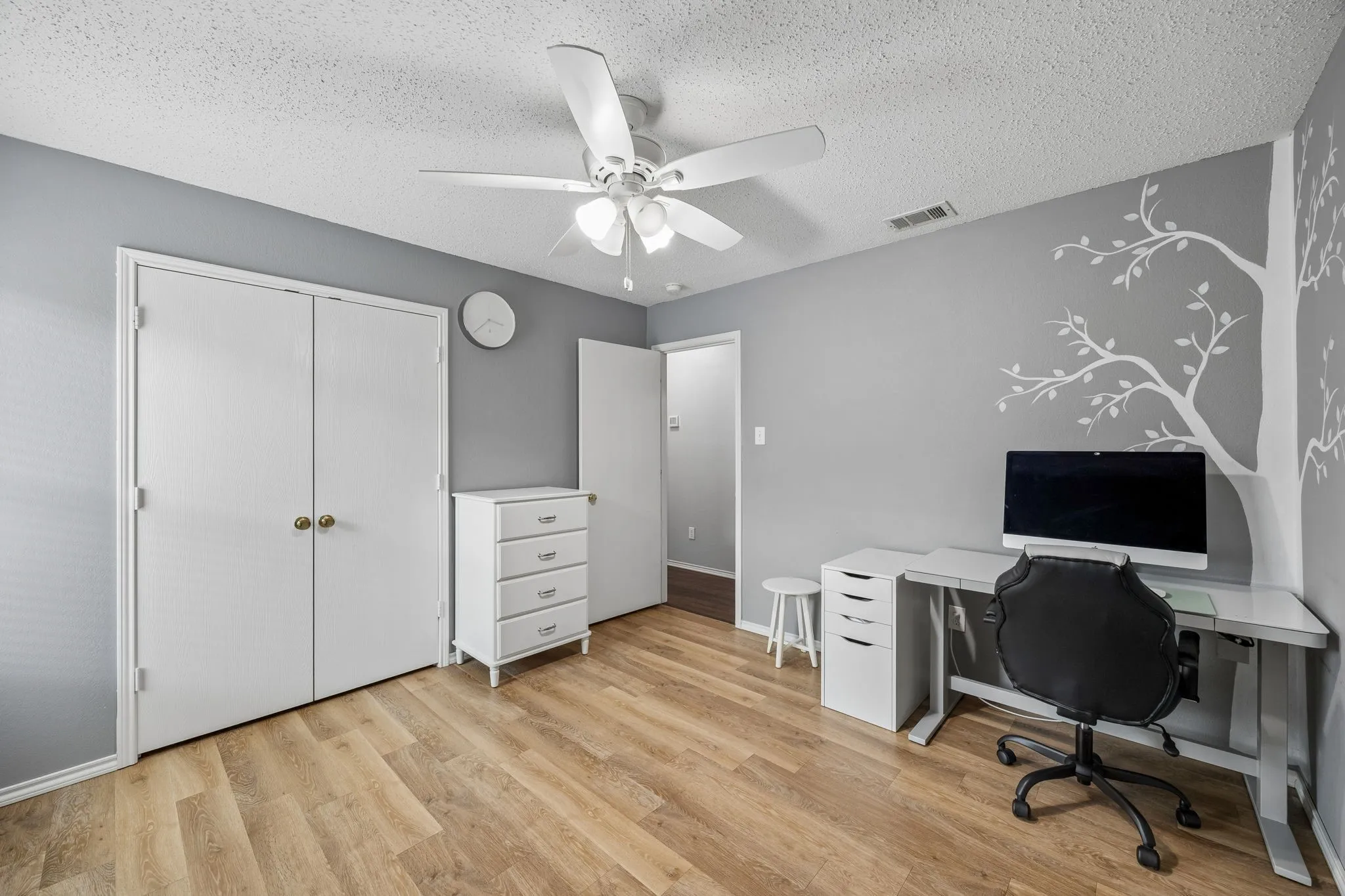 Single Family Residence For Sale in Tarrant County , 5441 Camarillo Drive, Fort Worth, Texas 76244, 3 Bedroom, 2 Bathroom, 2 Garage spaces, 1,519 Sqft, built in 2002, mls#21300354, Real Estate Agent in Fort Worth, Homes For Sale in Tarrant county, Homes For Sale in Fort Worth, Realtor in Fort Worth Texas, Real Estate Brokerage Independent Realty Texas, Luminita Cordes Realtor