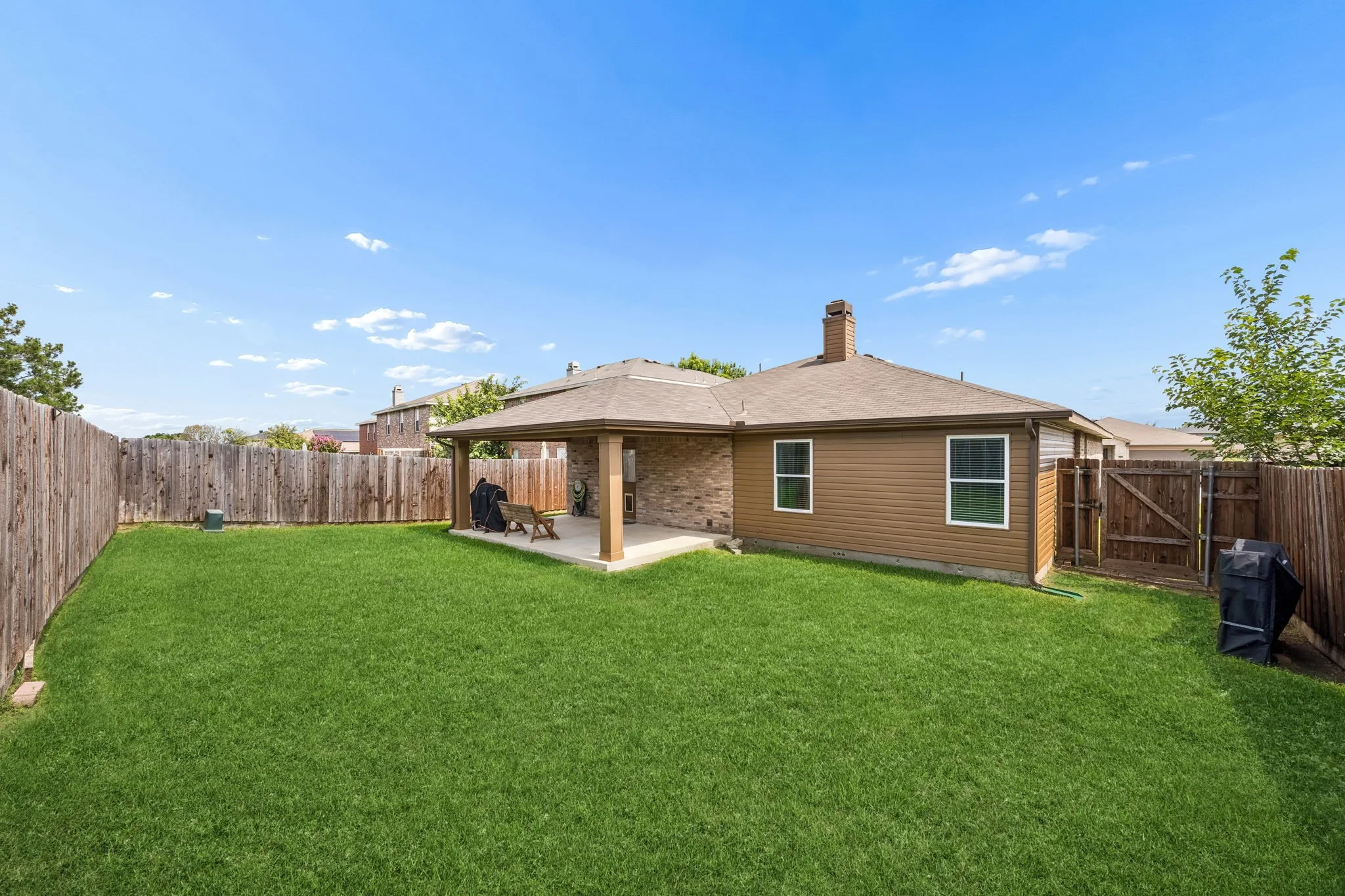 Single Family Residence For Sale in Tarrant County , 5441 Camarillo Drive, Fort Worth, Texas 76244, 3 Bedroom, 2 Bathroom, 2 Garage spaces, 1,519 Sqft, built in 2002, mls#21300354, Real Estate Agent in Fort Worth, Homes For Sale in Tarrant county, Homes For Sale in Fort Worth, Realtor in Fort Worth Texas, Real Estate Brokerage Independent Realty Texas, Luminita Cordes Realtor