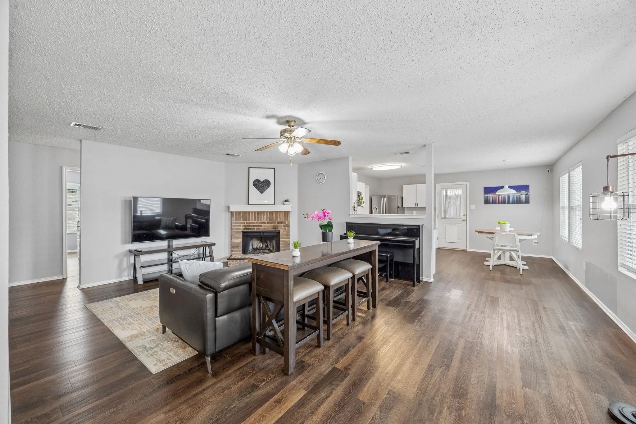Single Family Residence For Sale in Tarrant County , 5441 Camarillo Drive, Fort Worth, Texas 76244, 3 Bedroom, 2 Bathroom, 2 Garage spaces, 1,519 Sqft, built in 2002, mls#21300354, Real Estate Agent in Fort Worth, Homes For Sale in Tarrant county, Homes For Sale in Fort Worth, Realtor in Fort Worth Texas, Real Estate Brokerage Independent Realty Texas, Luminita Cordes Realtor