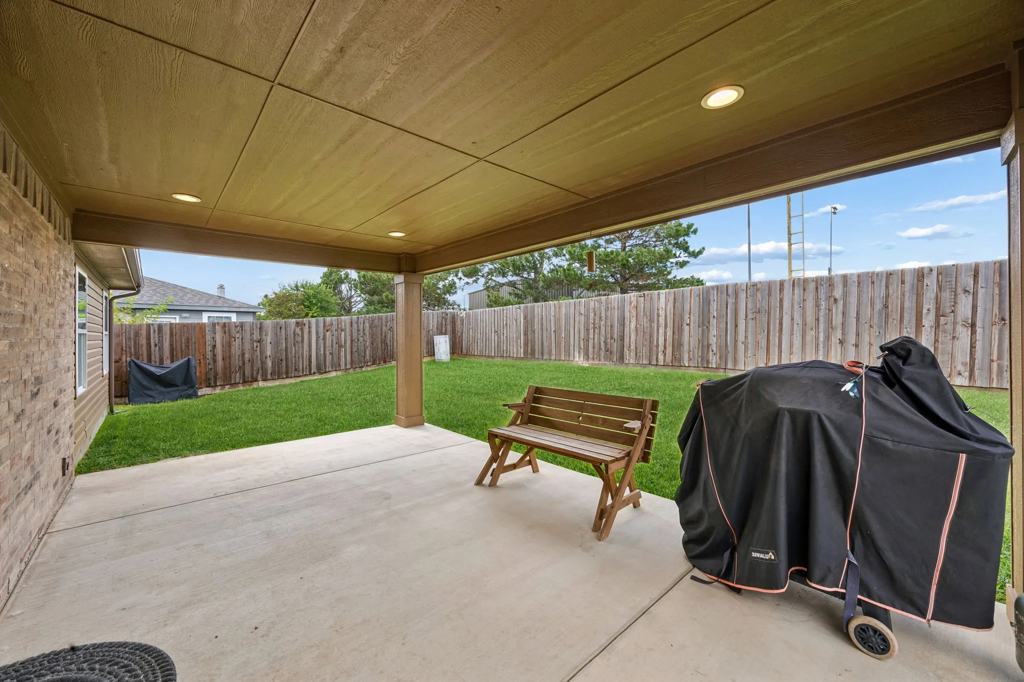Single Family Residence For Sale in Tarrant County , 5441 Camarillo Drive, Fort Worth, Texas 76244, 3 Bedroom, 2 Bathroom, 2 Garage spaces, 1,519 Sqft, built in 2002, mls#21300354, Real Estate Agent in Fort Worth, Homes For Sale in Tarrant county, Homes For Sale in Fort Worth, Realtor in Fort Worth Texas, Real Estate Brokerage Independent Realty Texas, Luminita Cordes Realtor