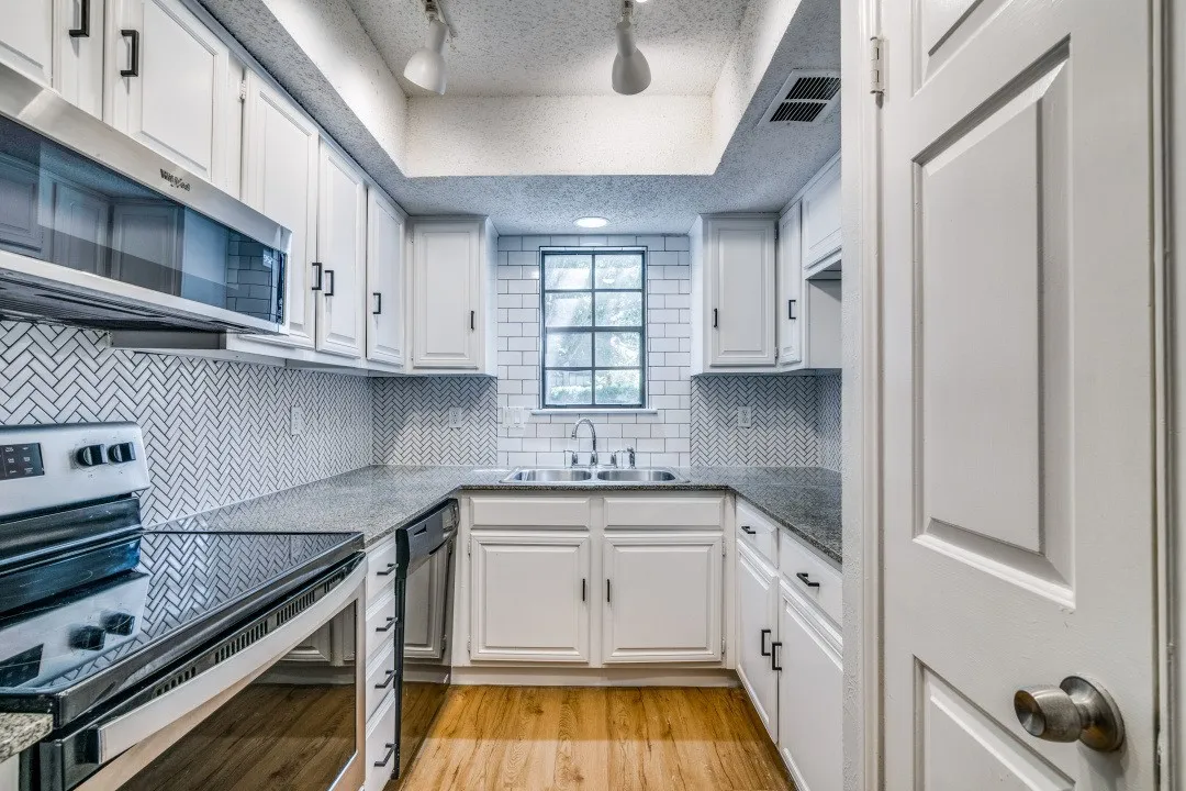 Condominium For Sale in Dallas County , 3635 Garden Brook Drive 10100, Farmers Branch, Texas 75234, 2 Bedroom, 3 Bathroom, Garage spaces, 1,304 Sqft, built in 1983, mls#21301734, Real Estate Agent in Farmers Branch, Homes For Sale in Dallas county, Homes For Sale in Farmers Branch, Realtor in Farmers Branch Texas, Real Estate Brokerage Independent Realty Texas, Luminita Cordes Realtor