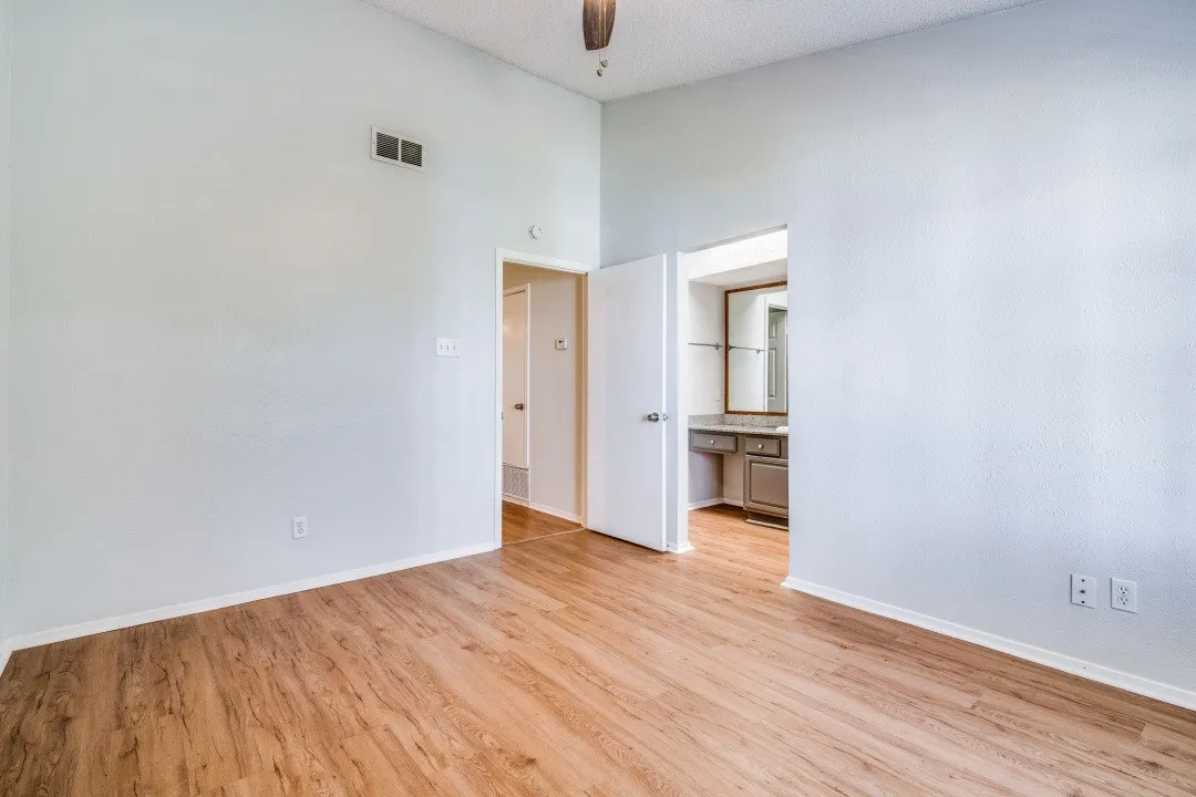 Condominium For Sale in Dallas County , 3635 Garden Brook Drive 10100, Farmers Branch, Texas 75234, 2 Bedroom, 3 Bathroom, Garage spaces, 1,304 Sqft, built in 1983, mls#21301734, Real Estate Agent in Farmers Branch, Homes For Sale in Dallas county, Homes For Sale in Farmers Branch, Realtor in Farmers Branch Texas, Real Estate Brokerage Independent Realty Texas, Luminita Cordes Realtor