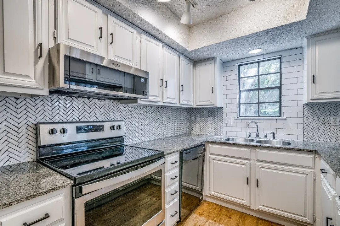 Condominium For Sale in Dallas County , 3635 Garden Brook Drive 10100, Farmers Branch, Texas 75234, 2 Bedroom, 3 Bathroom, Garage spaces, 1,304 Sqft, built in 1983, mls#21301734, Real Estate Agent in Farmers Branch, Homes For Sale in Dallas county, Homes For Sale in Farmers Branch, Realtor in Farmers Branch Texas, Real Estate Brokerage Independent Realty Texas, Luminita Cordes Realtor