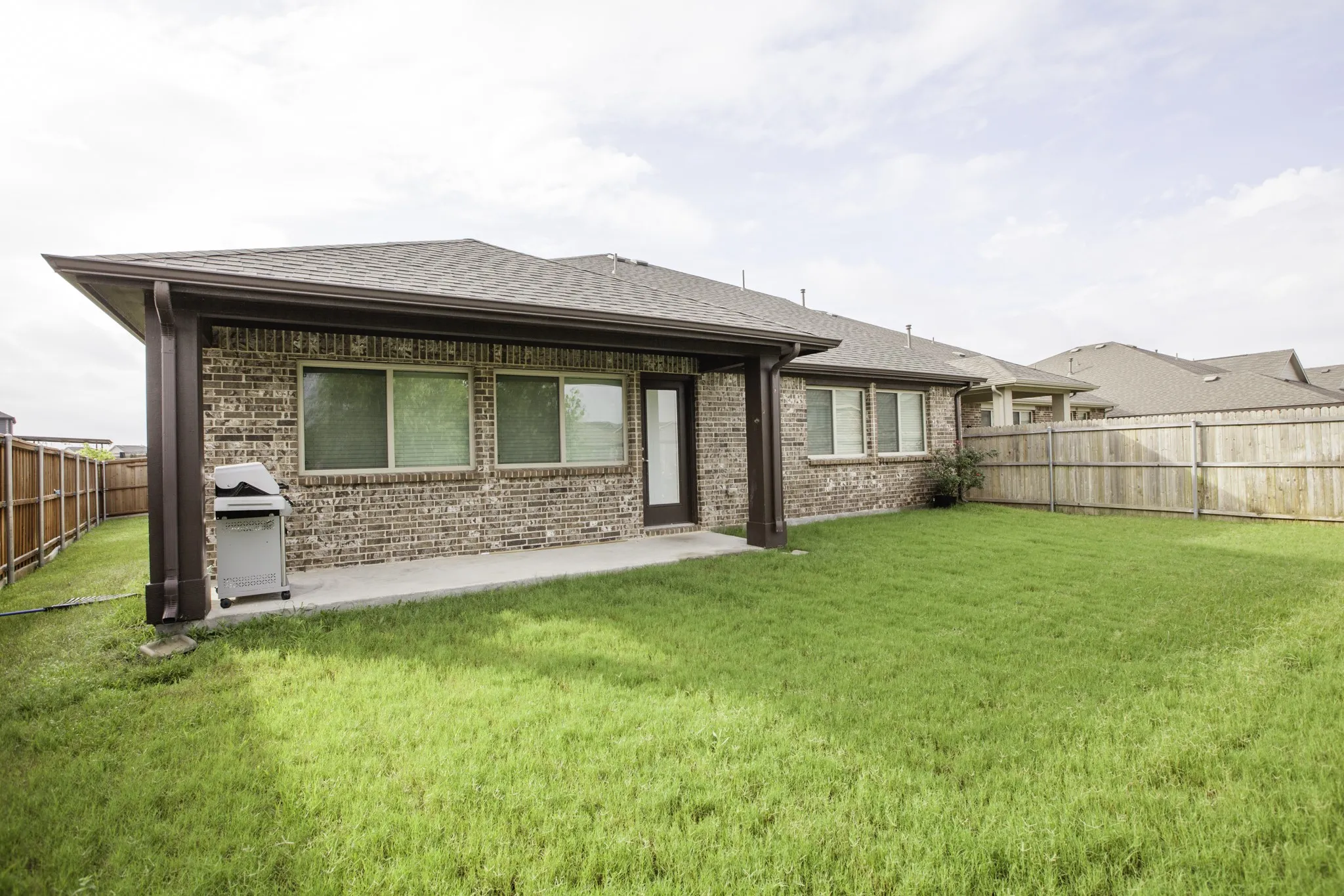 Single Family Residence For Rent in Kaufman County , 3811 Thomas Plains Drive, Forney, Texas 75126, 4 Bedroom, 3 Bathroom, 2 Garage spaces, 2,728 Sqft, built in 2022, mls#21302275, Real Estate Agent in Forney, Homes For Rent in Kaufman county, Homes For Rent in Forney, Realtor in Forney Texas, Real Estate Brokerage Independent Realty Texas, Luminita Cordes Realtor