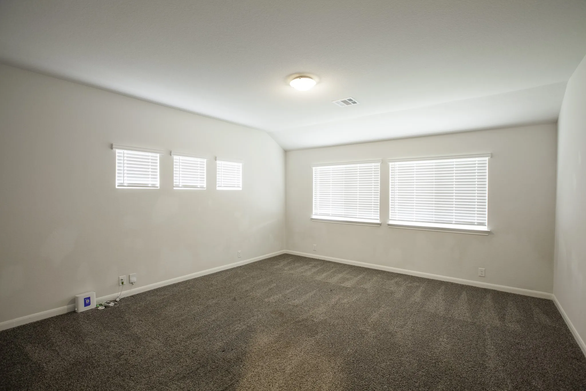 Single Family Residence For Rent in Kaufman County , 3811 Thomas Plains Drive, Forney, Texas 75126, 4 Bedroom, 3 Bathroom, 2 Garage spaces, 2,728 Sqft, built in 2022, mls#21302275, Real Estate Agent in Forney, Homes For Rent in Kaufman county, Homes For Rent in Forney, Realtor in Forney Texas, Real Estate Brokerage Independent Realty Texas, Luminita Cordes Realtor