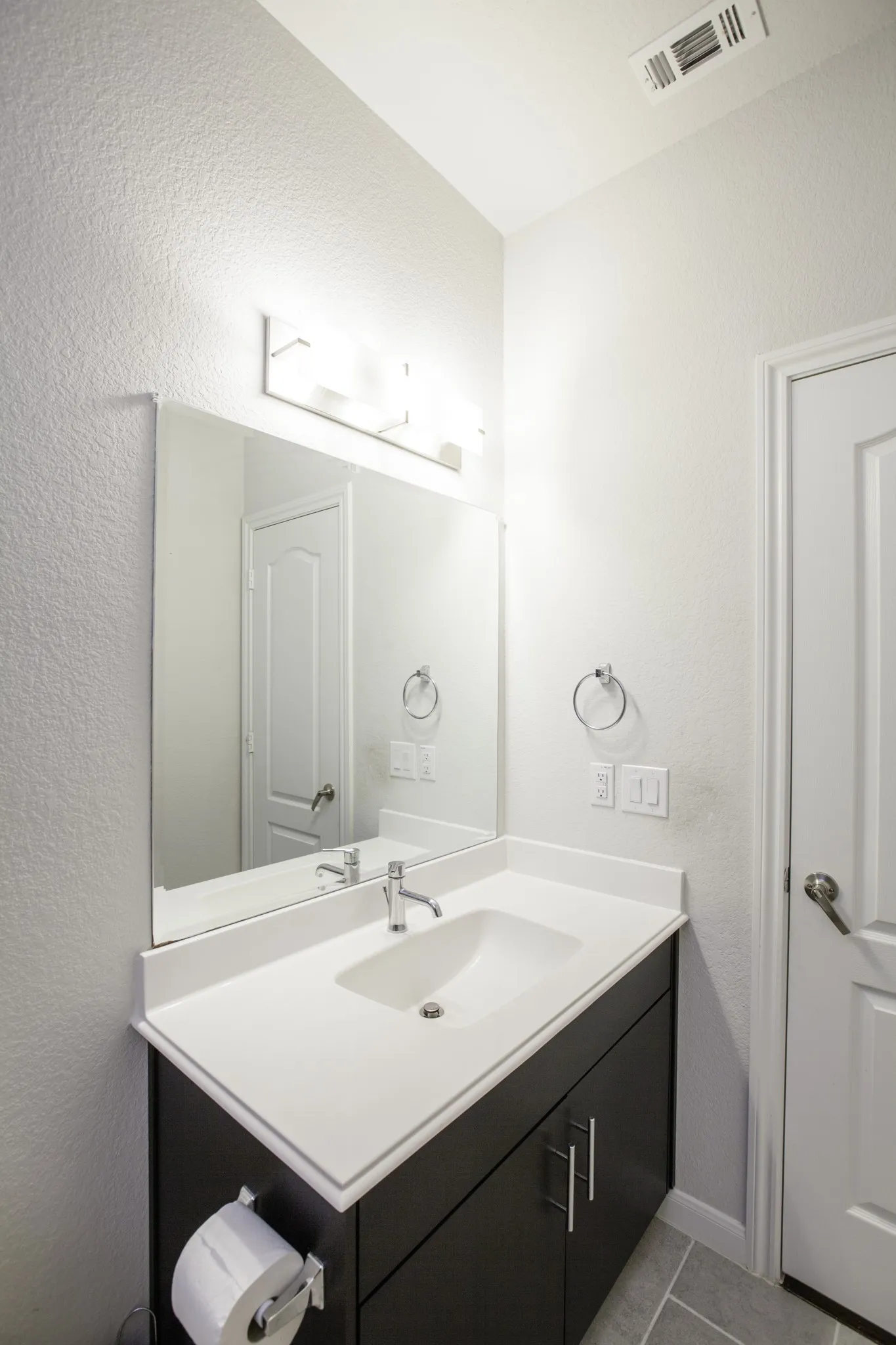 Single Family Residence For Rent in Kaufman County , 3811 Thomas Plains Drive, Forney, Texas 75126, 4 Bedroom, 3 Bathroom, 2 Garage spaces, 2,728 Sqft, built in 2022, mls#21302275, Real Estate Agent in Forney, Homes For Rent in Kaufman county, Homes For Rent in Forney, Realtor in Forney Texas, Real Estate Brokerage Independent Realty Texas, Luminita Cordes Realtor