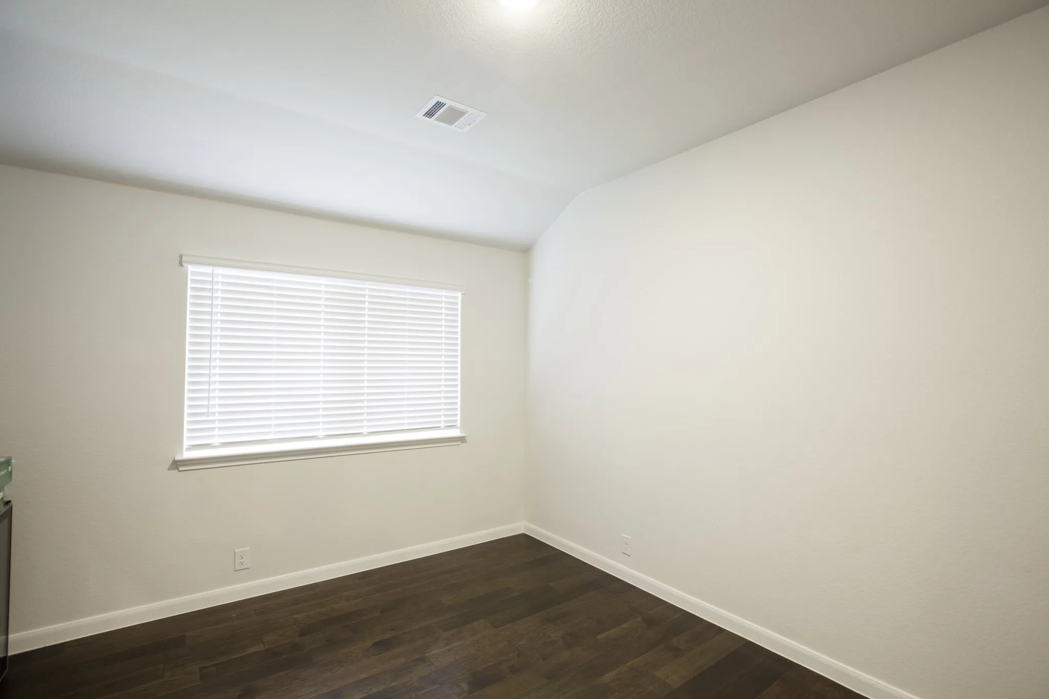 Single Family Residence For Rent in Kaufman County , 3811 Thomas Plains Drive, Forney, Texas 75126, 4 Bedroom, 3 Bathroom, 2 Garage spaces, 2,728 Sqft, built in 2022, mls#21302275, Real Estate Agent in Forney, Homes For Rent in Kaufman county, Homes For Rent in Forney, Realtor in Forney Texas, Real Estate Brokerage Independent Realty Texas, Luminita Cordes Realtor