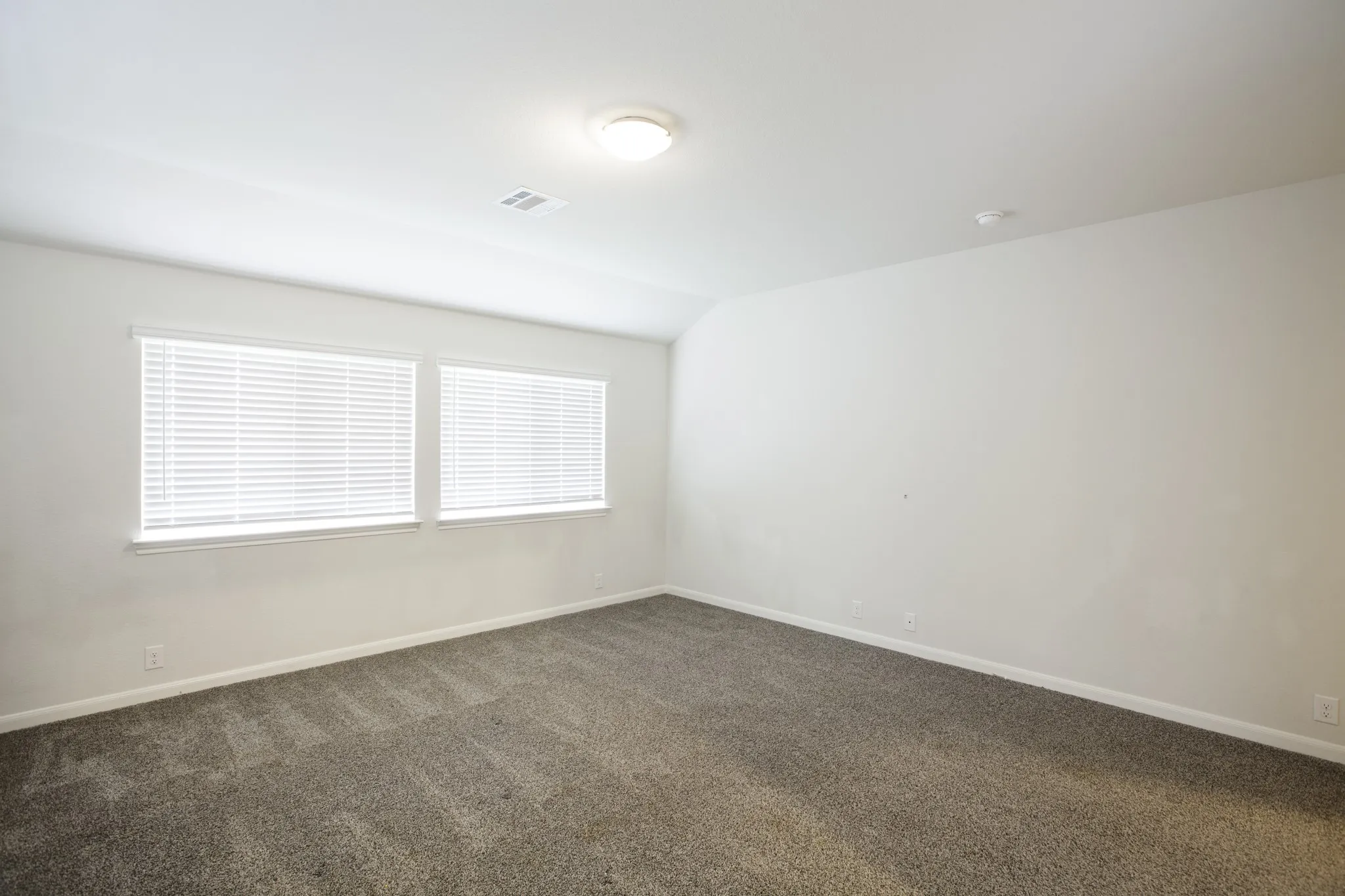 Single Family Residence For Rent in Kaufman County , 3811 Thomas Plains Drive, Forney, Texas 75126, 4 Bedroom, 3 Bathroom, 2 Garage spaces, 2,728 Sqft, built in 2022, mls#21302275, Real Estate Agent in Forney, Homes For Rent in Kaufman county, Homes For Rent in Forney, Realtor in Forney Texas, Real Estate Brokerage Independent Realty Texas, Luminita Cordes Realtor